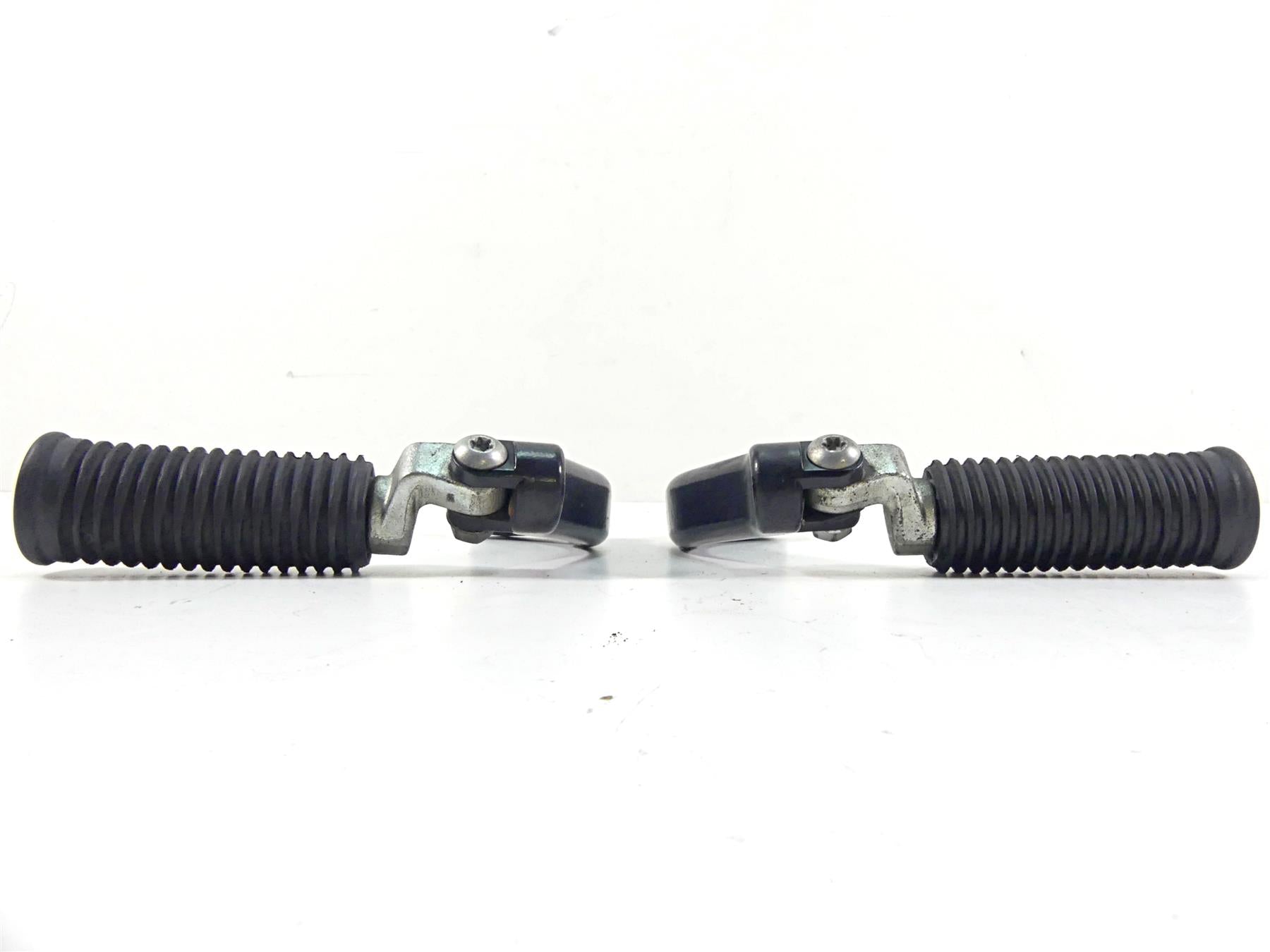2013 Harley VRSCF Muscle Vrod Rear Passenger Pillion Foot Peg Set 50822-09 {{ shop.shopifyCountryName }} - Mototech271