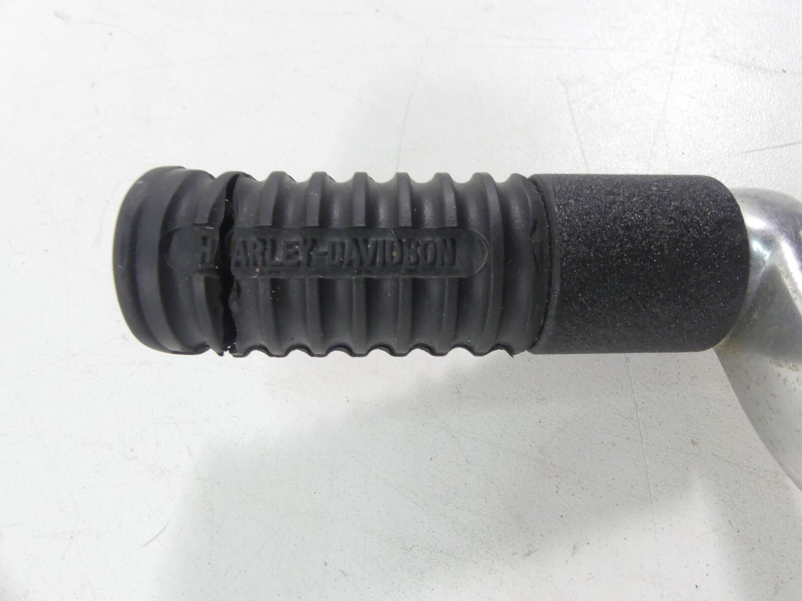 2015 Harley VRSCF Muscle V-Rod Left Front Footboard Peg & Shifter - Read 33135-0 {{ shop.shopifyCountryName }} - Mototech271