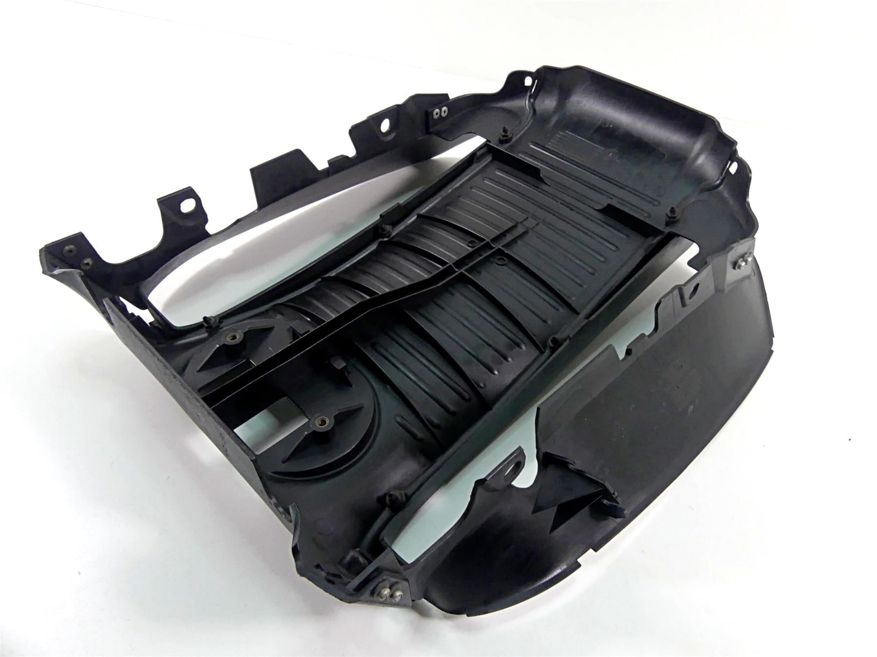 2014 Harley VRSCF Muscle V-Rod Radiator Center Cover Fairing 26826-09 26813-08A {{ shop.shopifyCountryName }} - Mototech271
