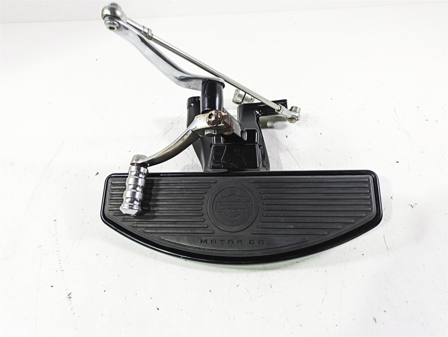 2021 Harley Softail FLSL Slim Left Floorboard & Shifter Pedal 50500738 33895-82E {{ shop.shopifyCountryName }} - Mototech271