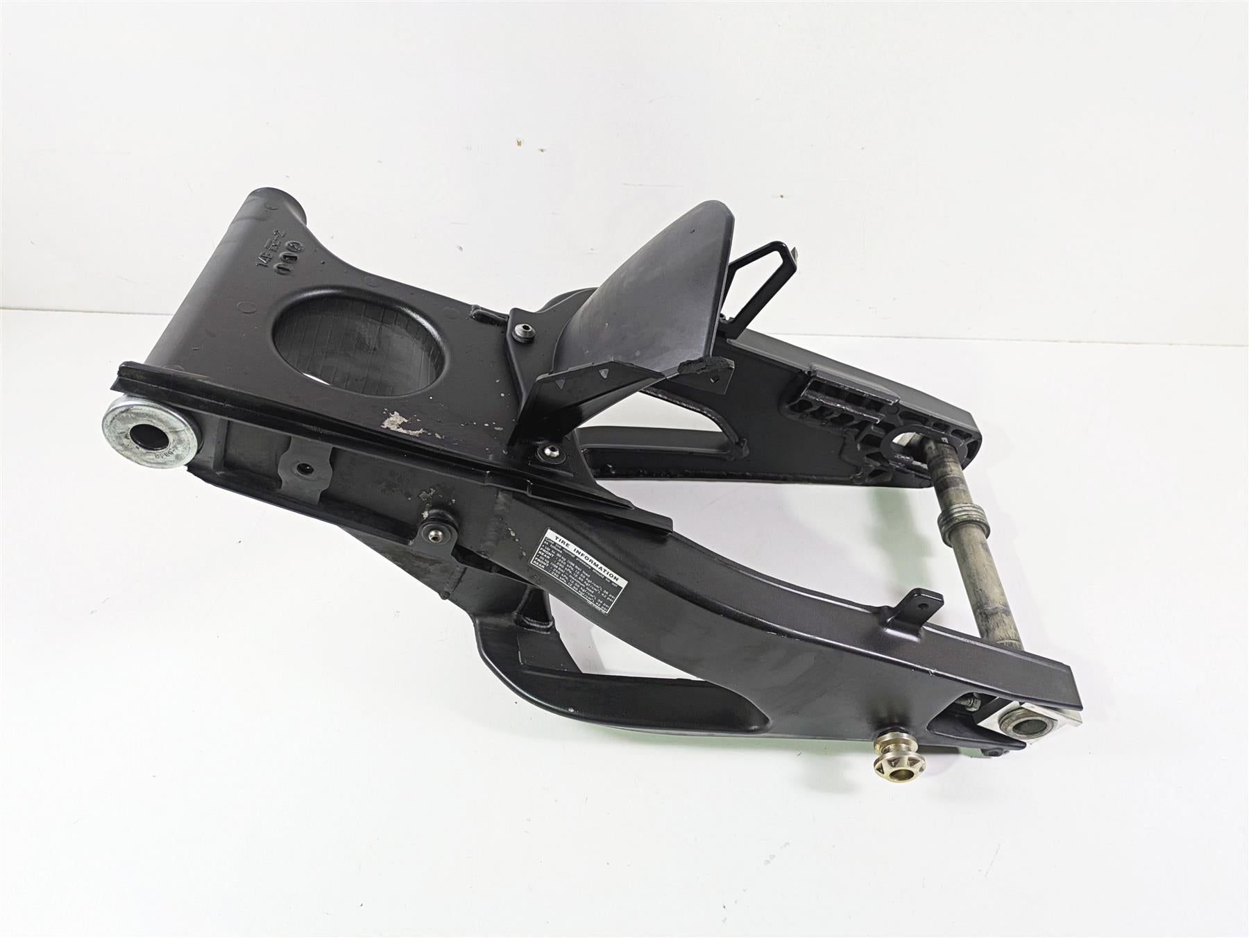 2014 Yamaha YZFR1 R1 RN22 Rear Swingarm Swing Arm & Axle 14B-22110-00