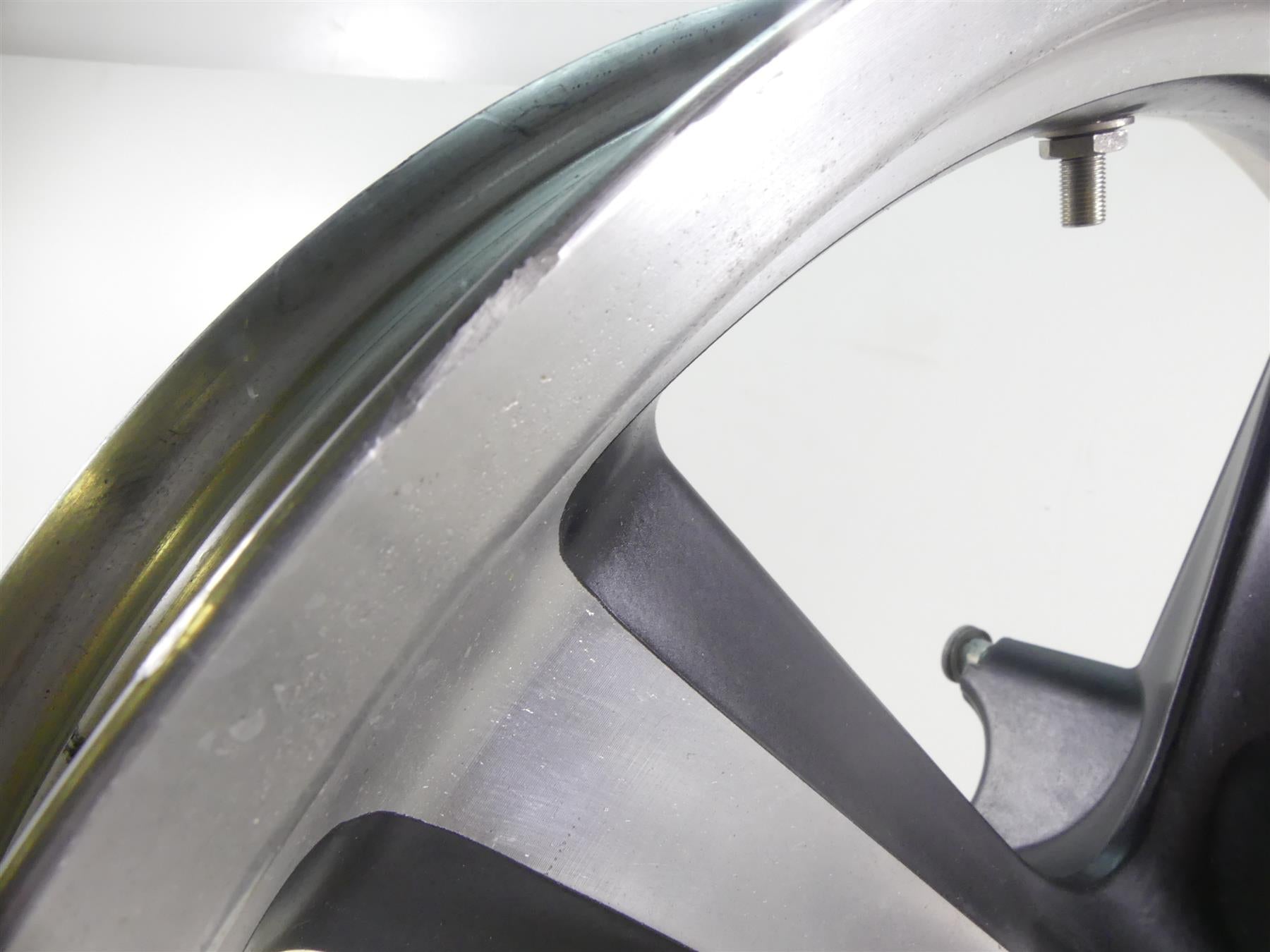 2013 Harley VRSCF Muscle V-Rod Straight Front Wheel Rim 19x3 41670-09 {{ shop.shopifyCountryName }} - Mototech271
