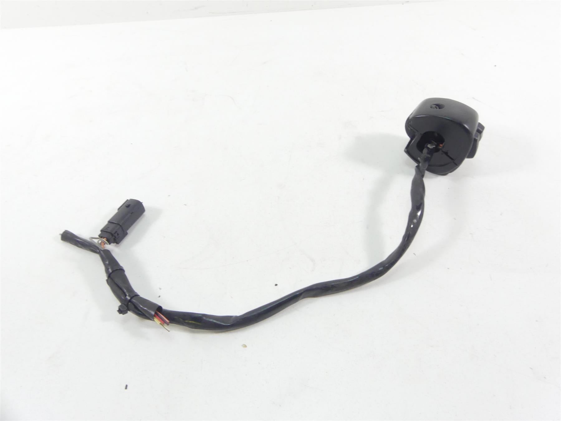 2015 Harley VRSCF Muscle Rod Right Start Stop Hand Control Switch 71684-06A {{ shop.shopifyCountryName }} - Mototech271