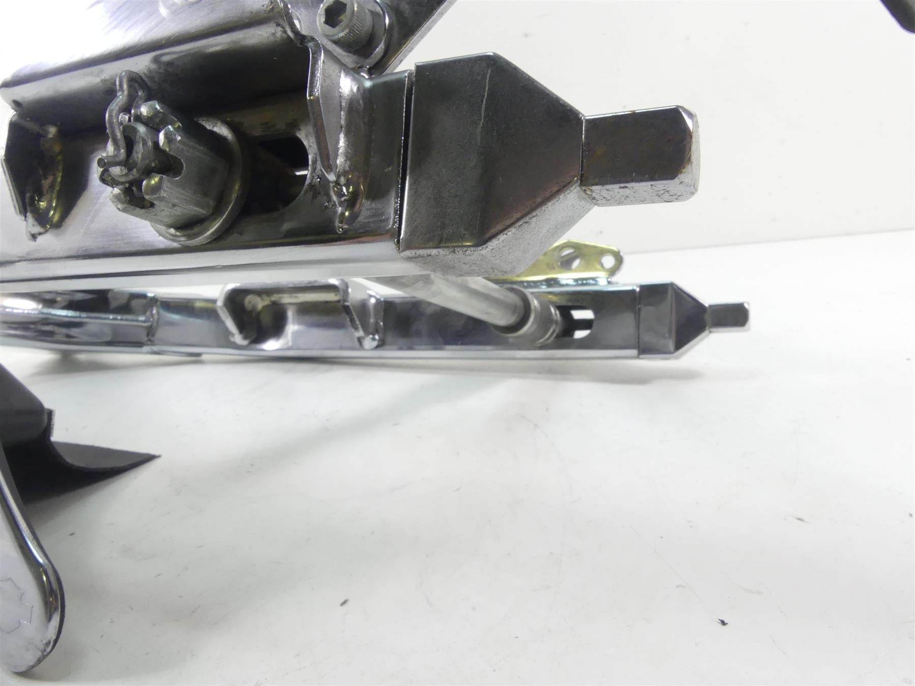 2000 Harley Dyna FXR4 CVO Super Glide Rear Chrome Swingarm Swing Arm 46185-99 {{ shop.shopifyCountryName }} - Mototech271