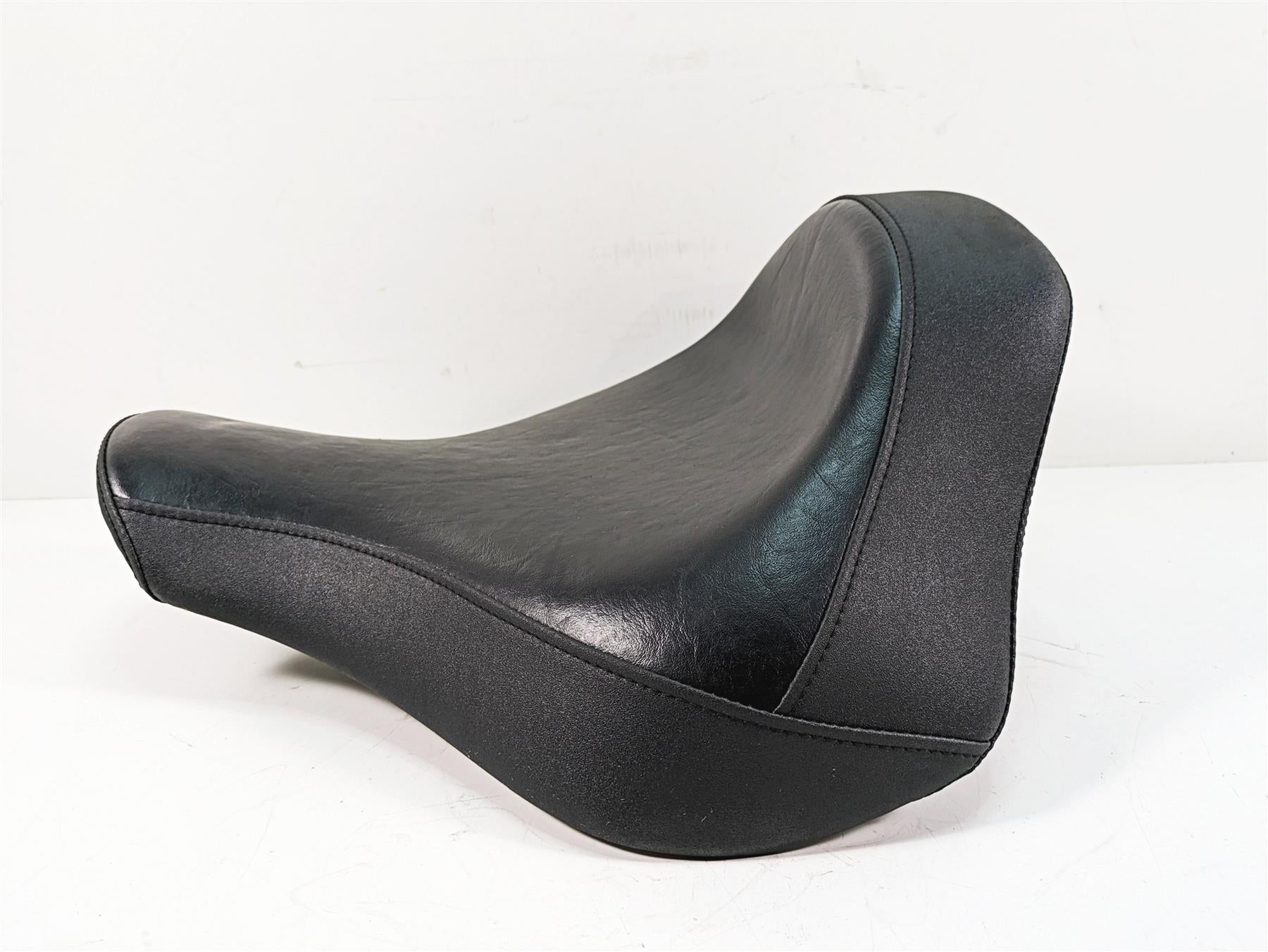 2009 Yamaha XV1900 Raider Front Rider Drivers Seat Saddle 5C7-24710-00-00 {{ shop.shopifyCountryName }} - Mototech271