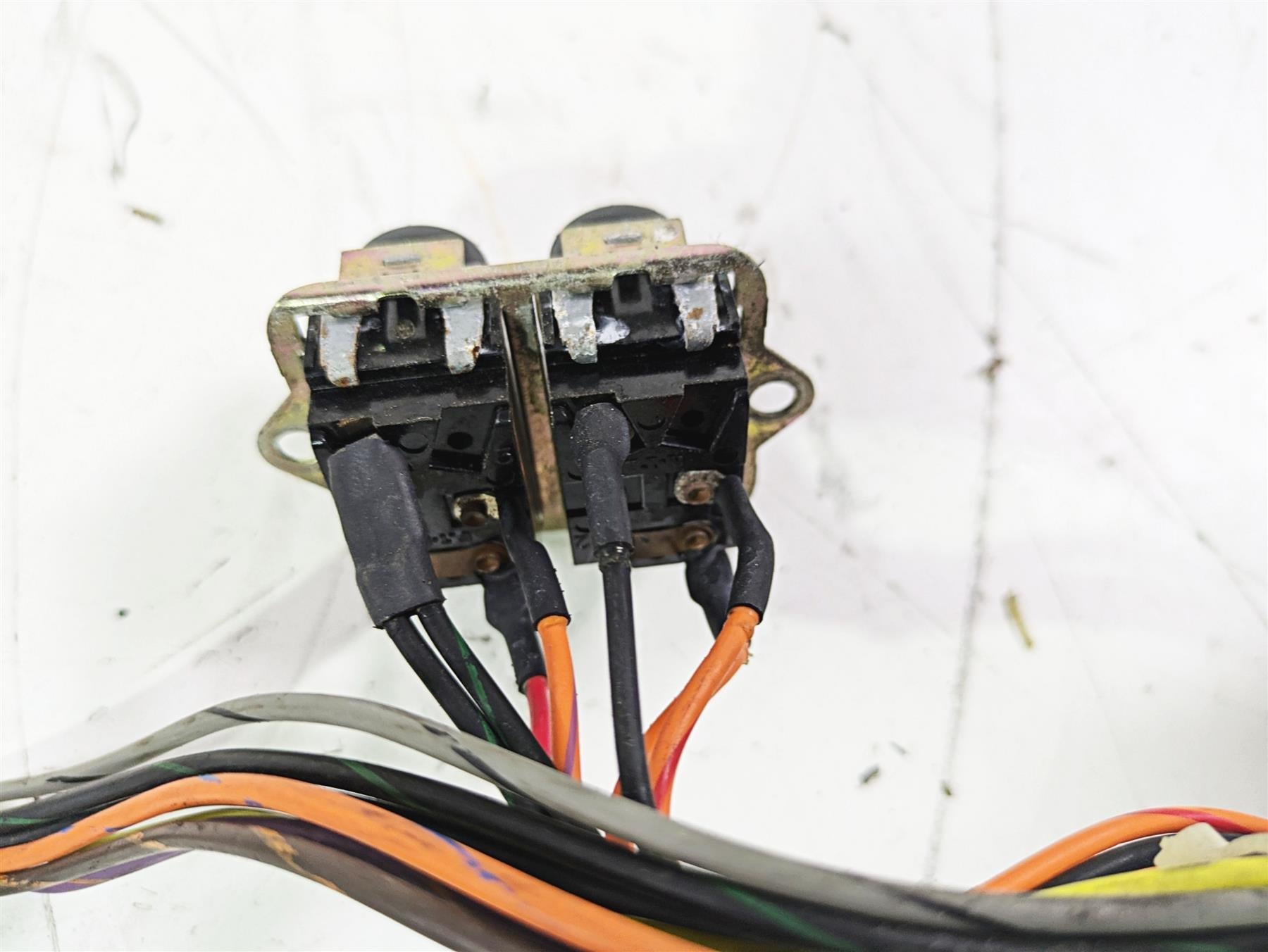 2003 Harley Touring FLHTCUI E-Glide 100th Auxiliary Switch Set 70271-98 {{ shop.shopifyCountryName }} - Mototech271
