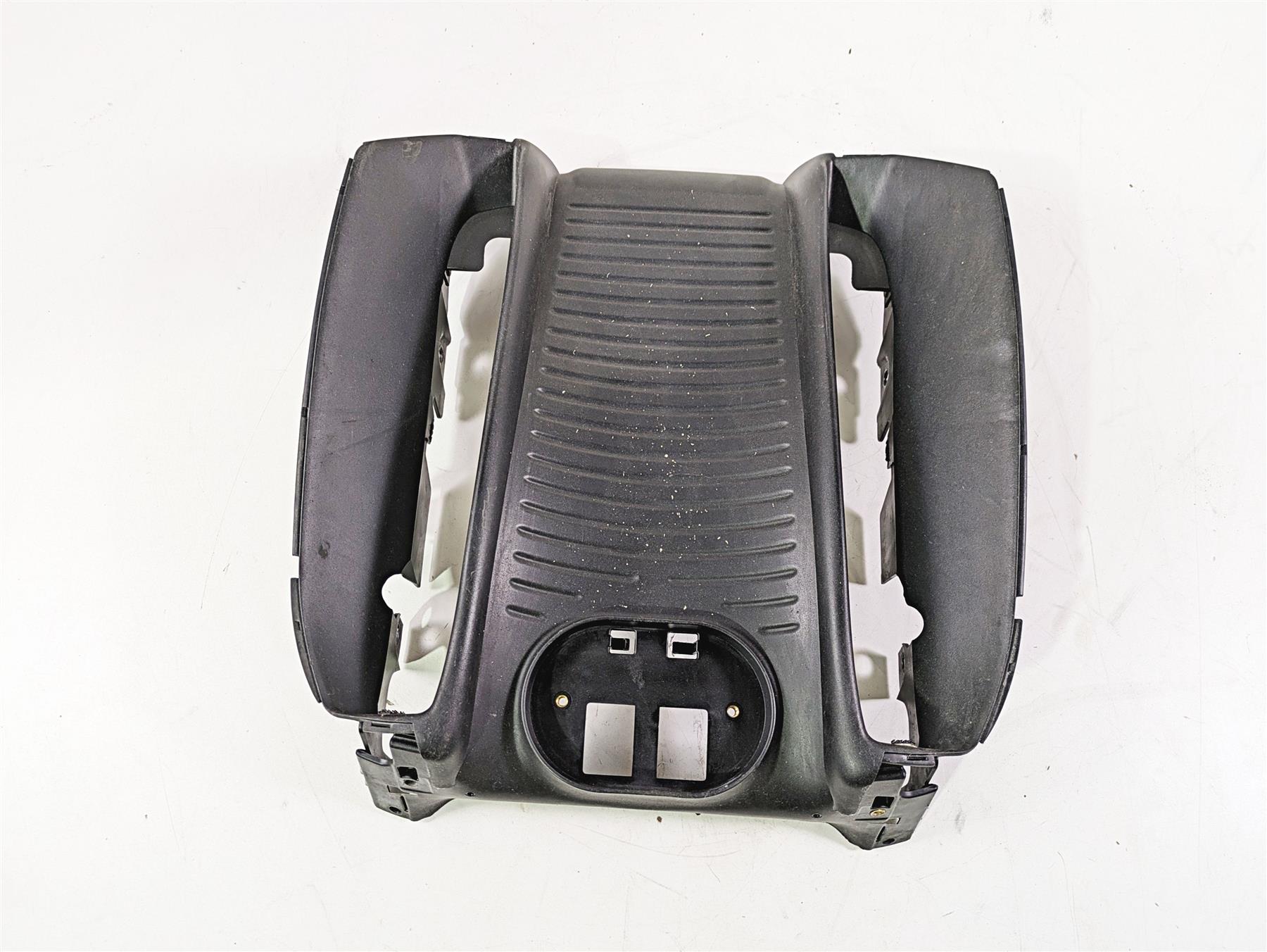 2013 Harley VRSCF Muscle Rod Radiator Center Cover Fairing 26826-09 {{ shop.shopifyCountryName }} - Mototech271