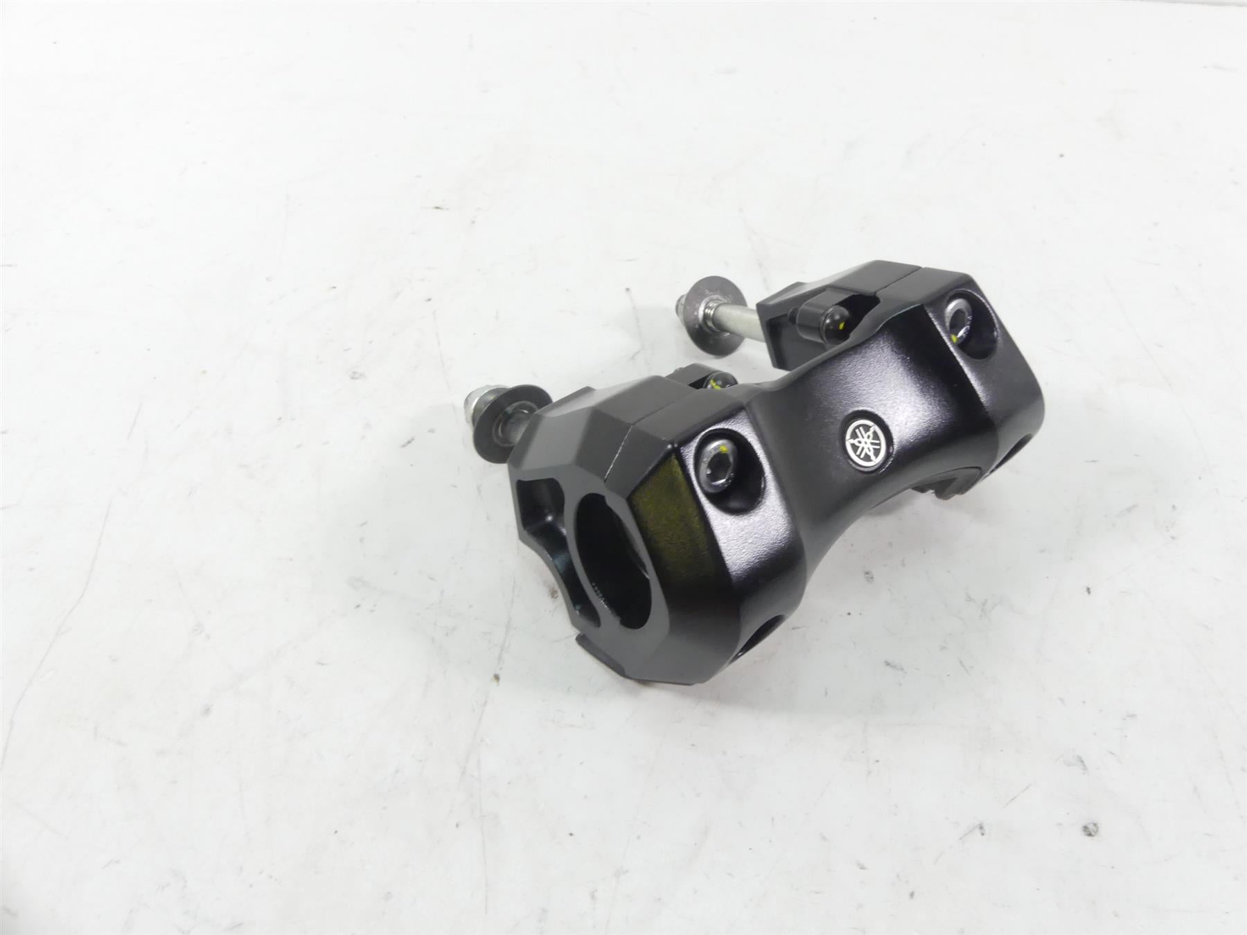 2013 Yamaha VMX17 V-Max 1700 Handlebar Handel Bar Riser Set 2S3-23441-00-00 {{ shop.shopifyCountryName }} - Mototech271
