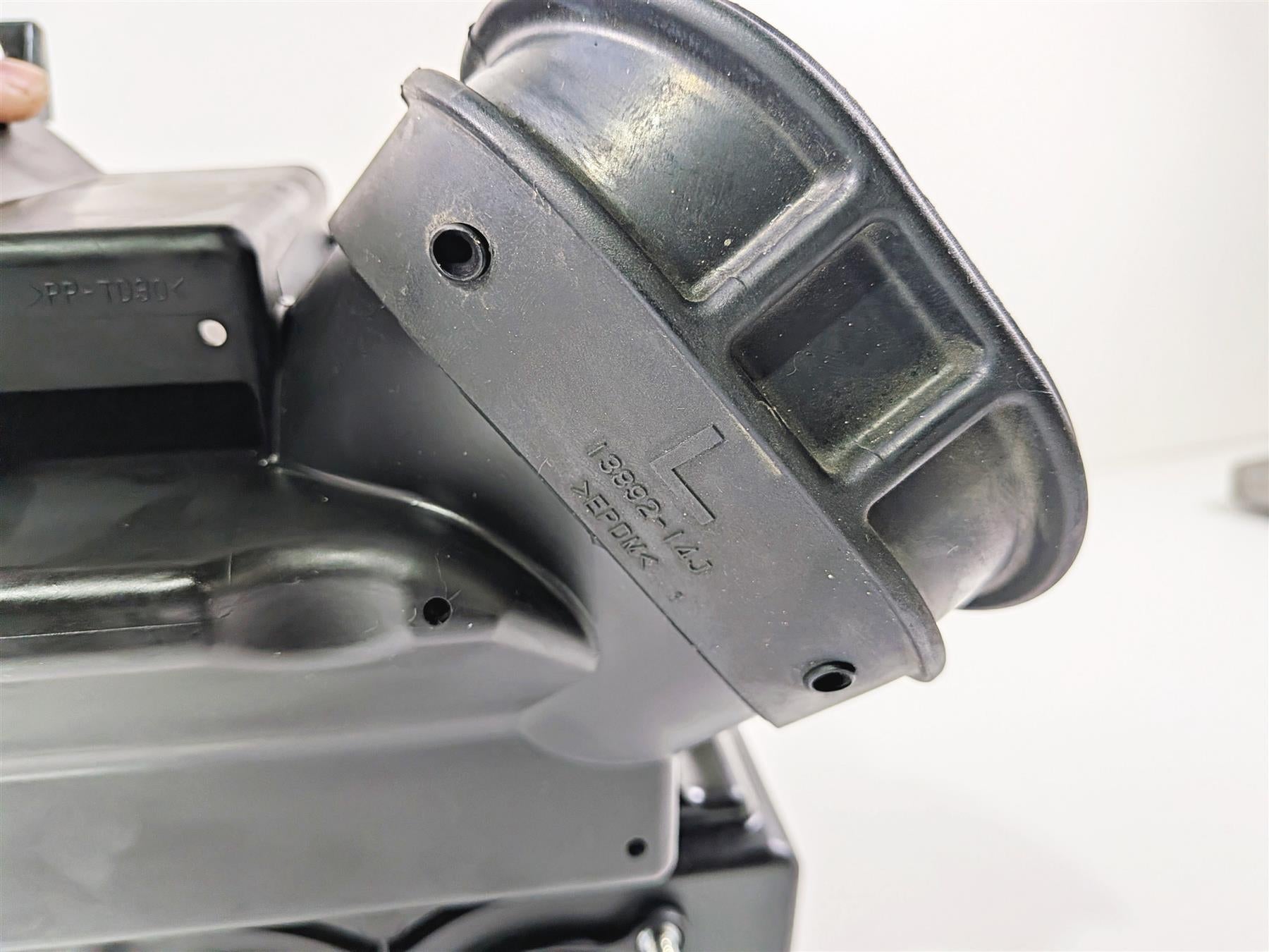 2024 Suzuki GSXR600 Air Box Cleaner Breather Filter 13720-14J01 {{ shop.shopifyCountryName }} - Mototech271