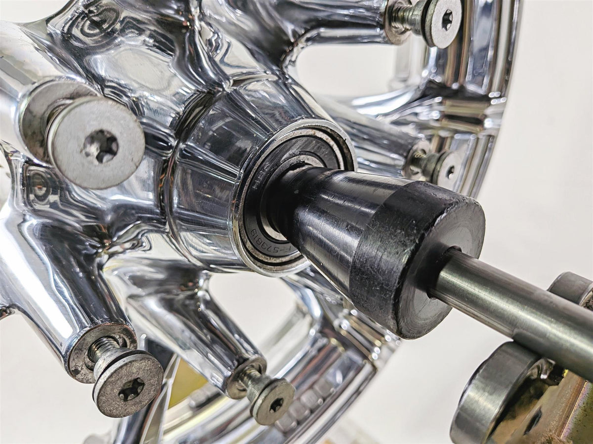 2015 Harley Touring FLTRUSE CVO Road Glide Nice Chrome Slicer Front Wheel Rim 17x3 43300388-Mototech271