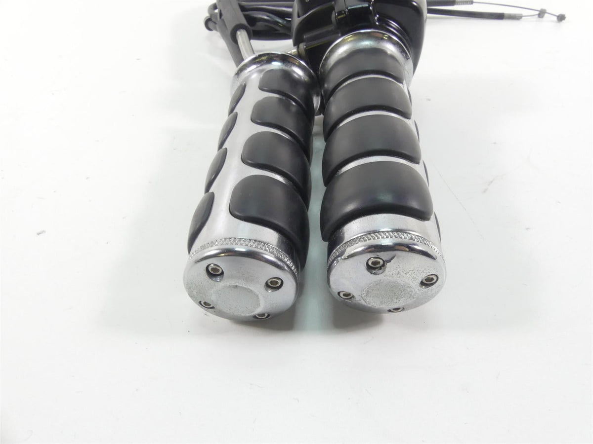 2006 Harley VRSCD Night Rod Right Hand Control Switch + Throttle Grips 71684-06A {{ shop.shopifyCountryName }} - Mototech271