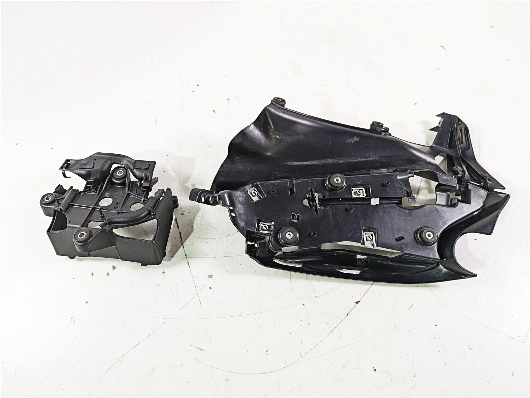 2015 Ducati Panigale 1299 S Cdi & Battery Holder Set 8291A361A 8291A541B {{ shop.shopifyCountryName }} - Mototech271