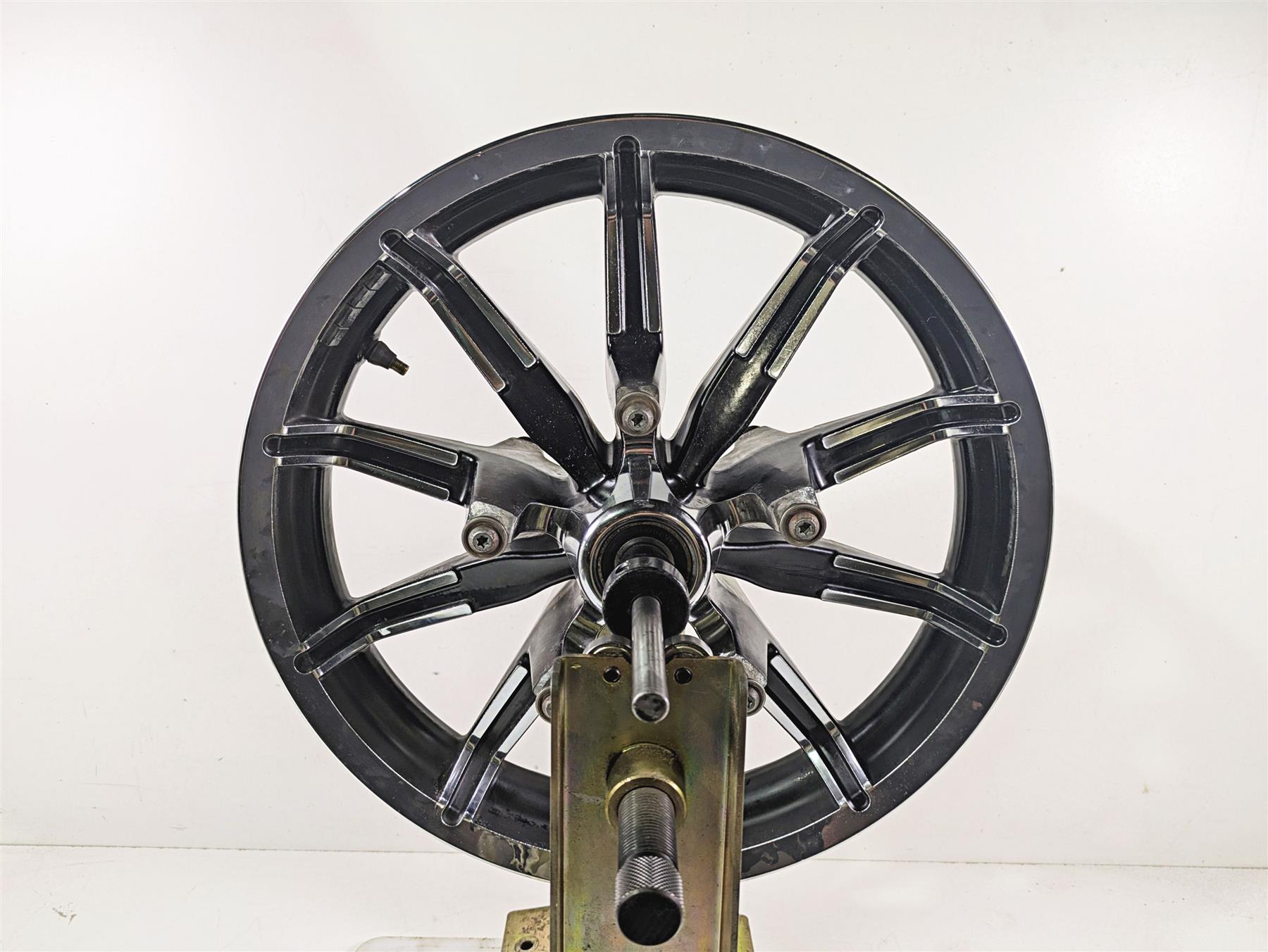 2015 Harley Touring FLHTKL Electra Glide 17x3 Front Wheel Cast 10 Spoke 43300386 {{ shop.shopifyCountryName }} - Mototech271