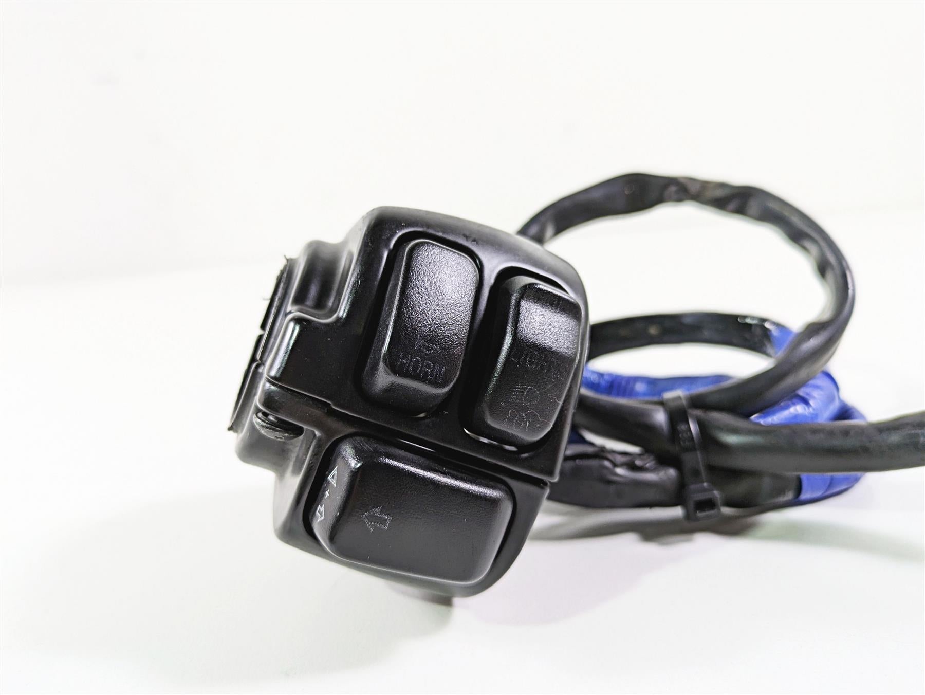 2009 Harley FLSTSB Cross Bones Left Hand Control Switch - Read 71682-06A {{ shop.shopifyCountryName }} - Mototech271