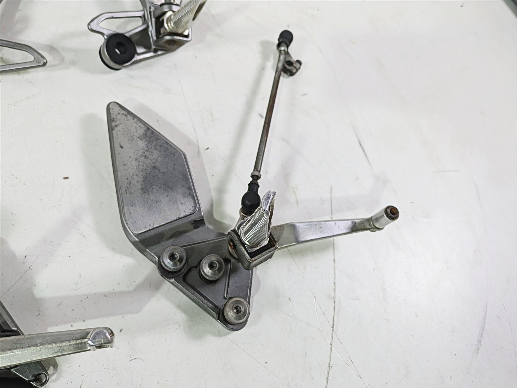 2003 Suzuki GSF1200 Bandit Foot Peg Rest + Shifter & Brake Lever Set 43511-26E02 {{ shop.shopifyCountryName }} - Mototech271