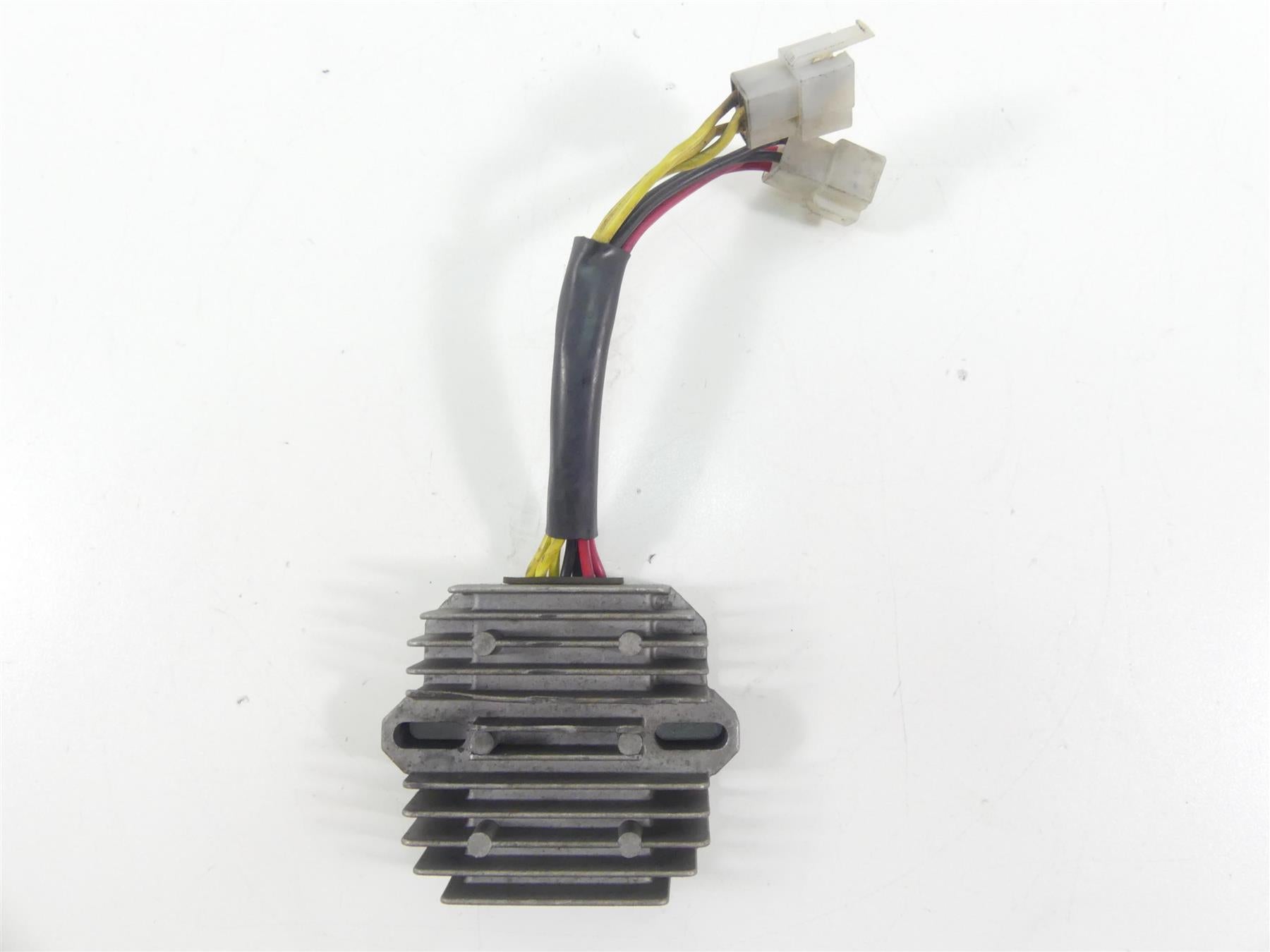 2006 Triumph Daytona 675 Rectifier Voltage Regulator T1304040 {{ shop.shopifyCountryName }} - Mototech271