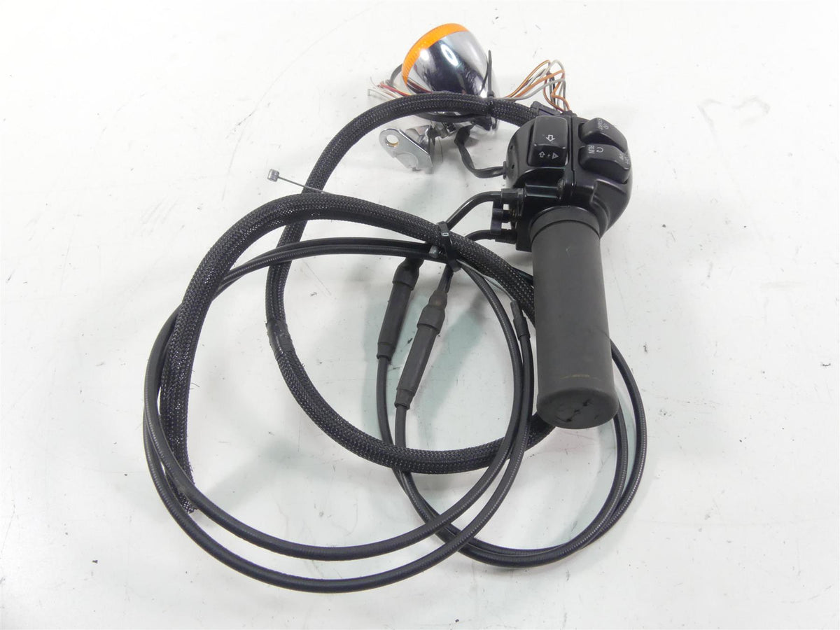 2010 Harley FXDWG Dyna Wide Glide Right Hand Control Switch & Blinker 71684-06A {{ shop.shopifyCountryName }} - Mototech271