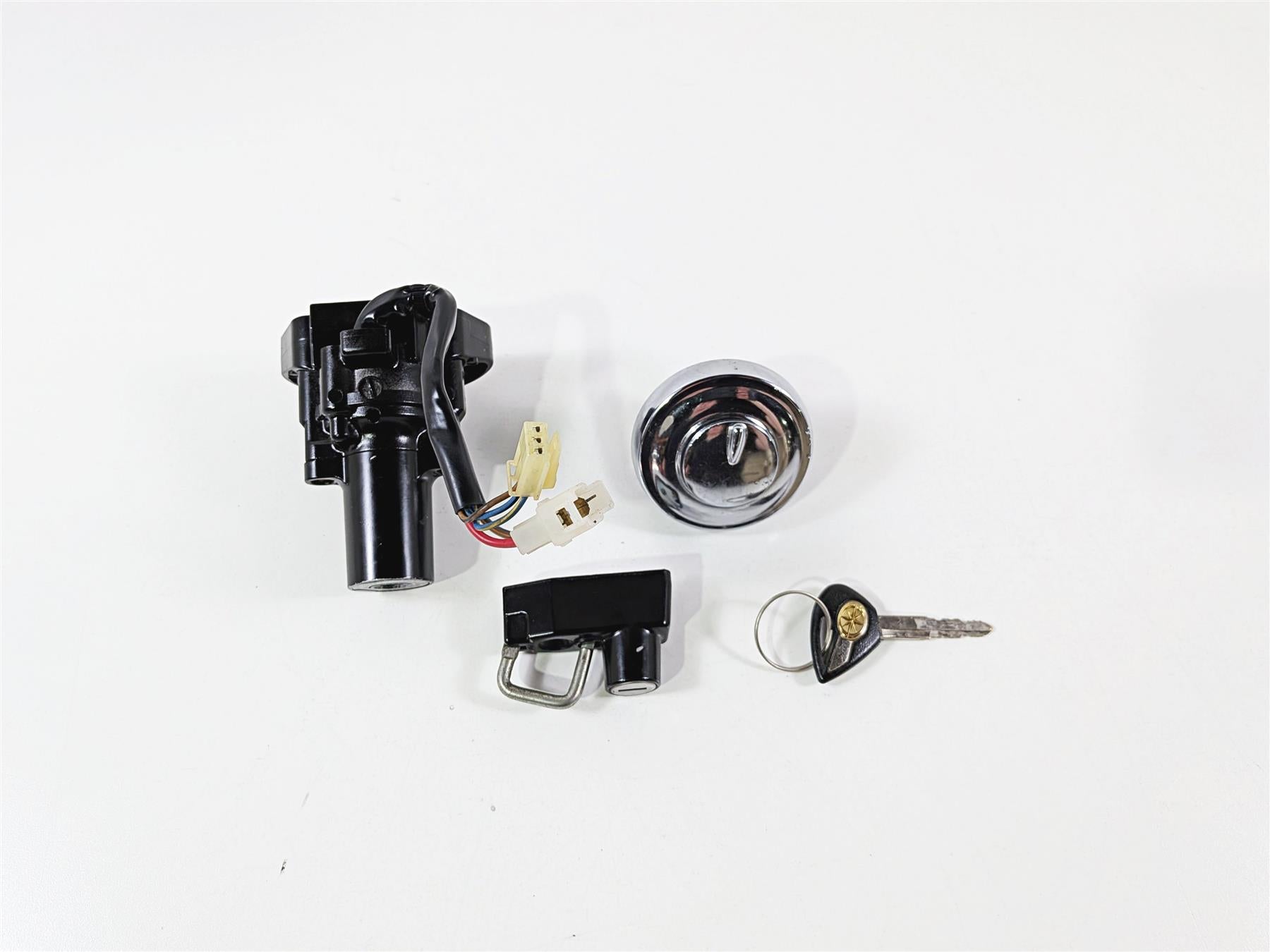 2006 Yamaha XVZ1300 Royal Star Ignition Switch Key Gas Cap Lock Set 1D6-82501-00-00 {{ shop.shopifyCountryName }} - Mototech271