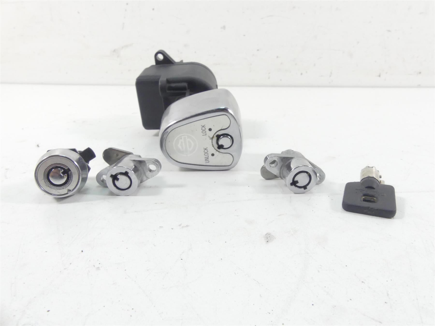 2013 Harley Touring FLTRX Road Glide Ignition Switch Key Lock Set 71572-06 | Mototech271