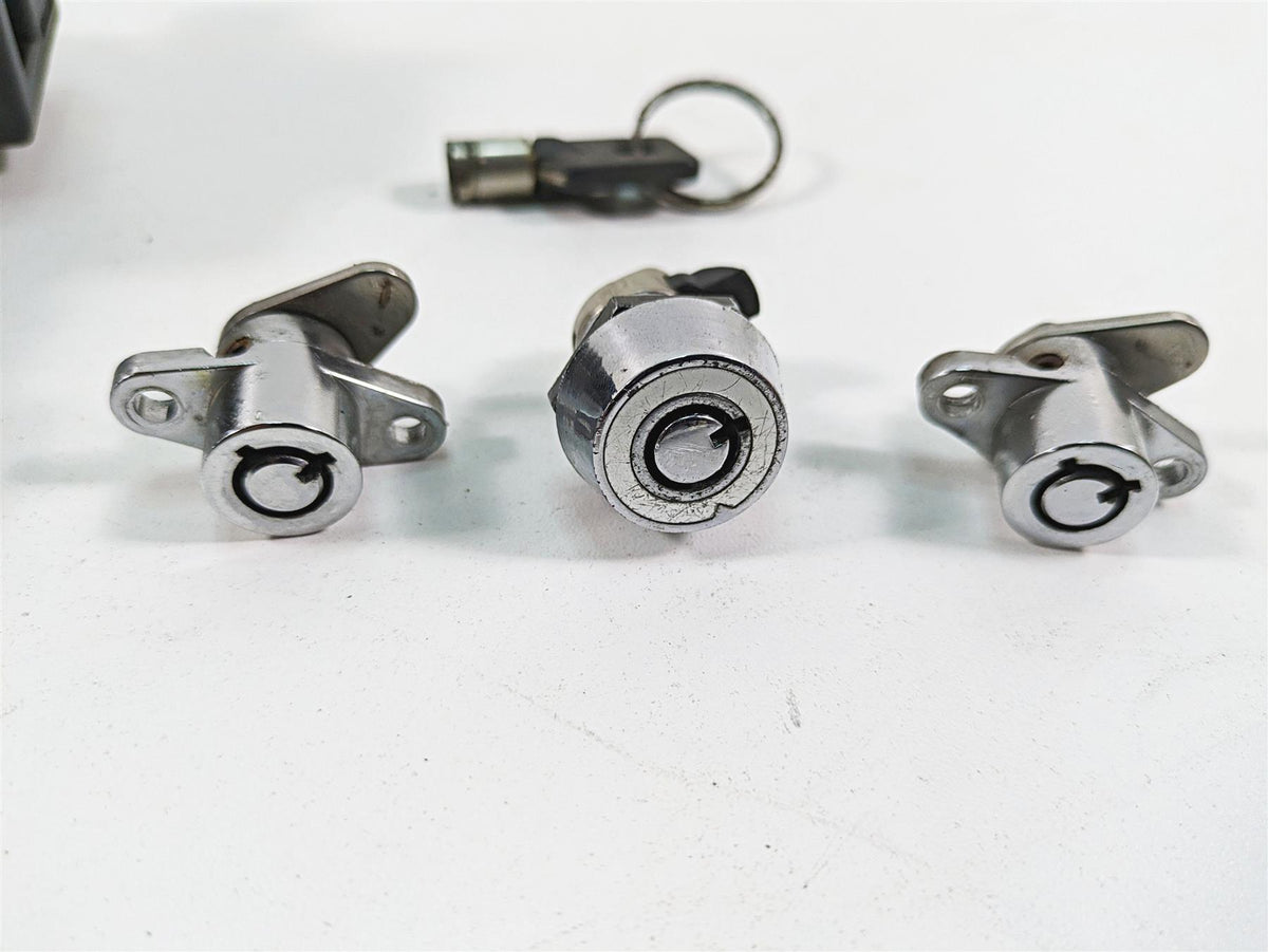 2006 Harley Touring FLHXI Street Glide Ignition Switch Key Lock Set 71572-06 {{ shop.shopifyCountryName }} - Mototech271