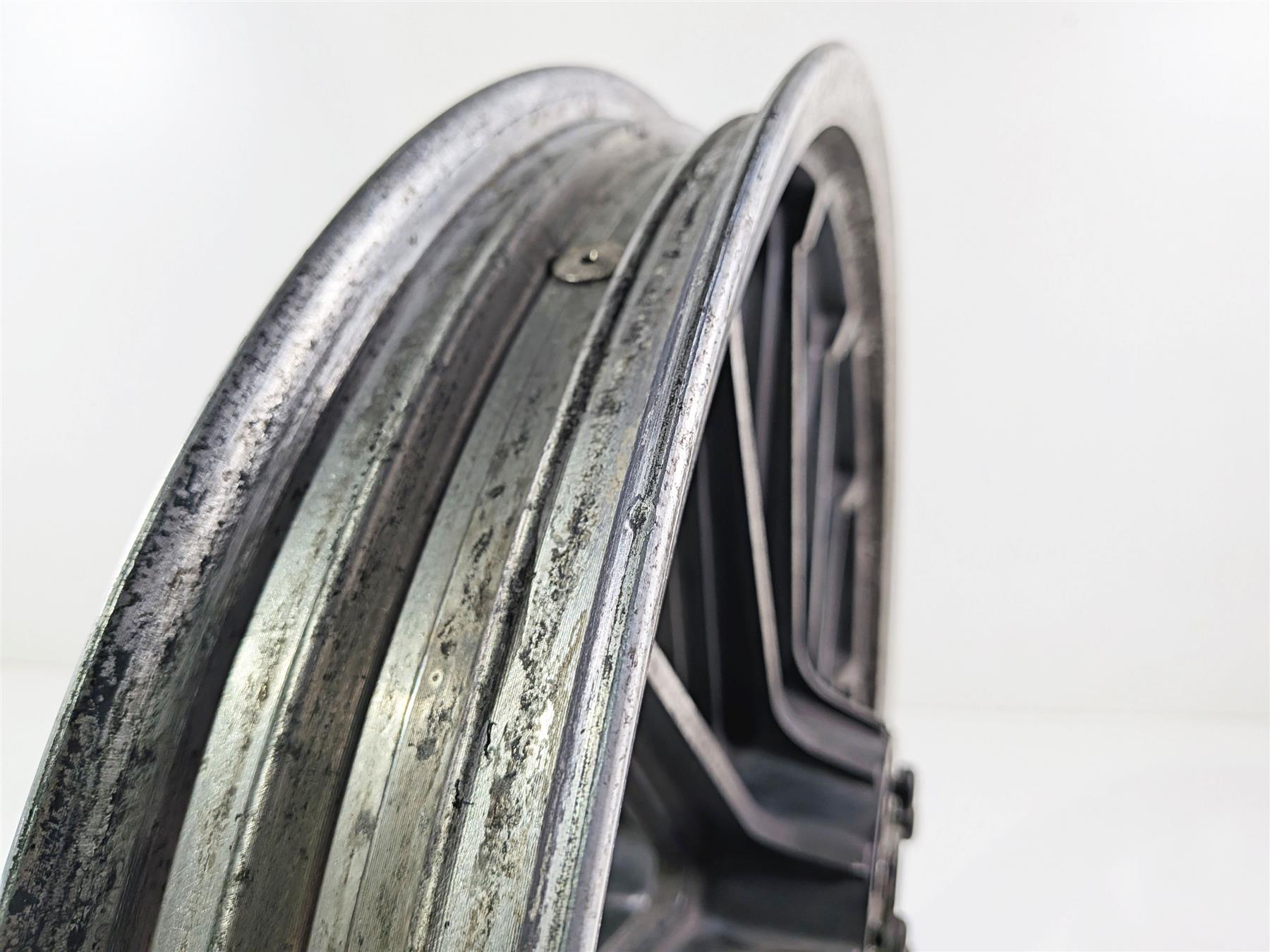 1998 Harley Dyna FXDL Low Rider 19x2.15 Front Wheel 13 Spoke Cast 43499-96 {{ shop.shopifyCountryName }} - Mototech271