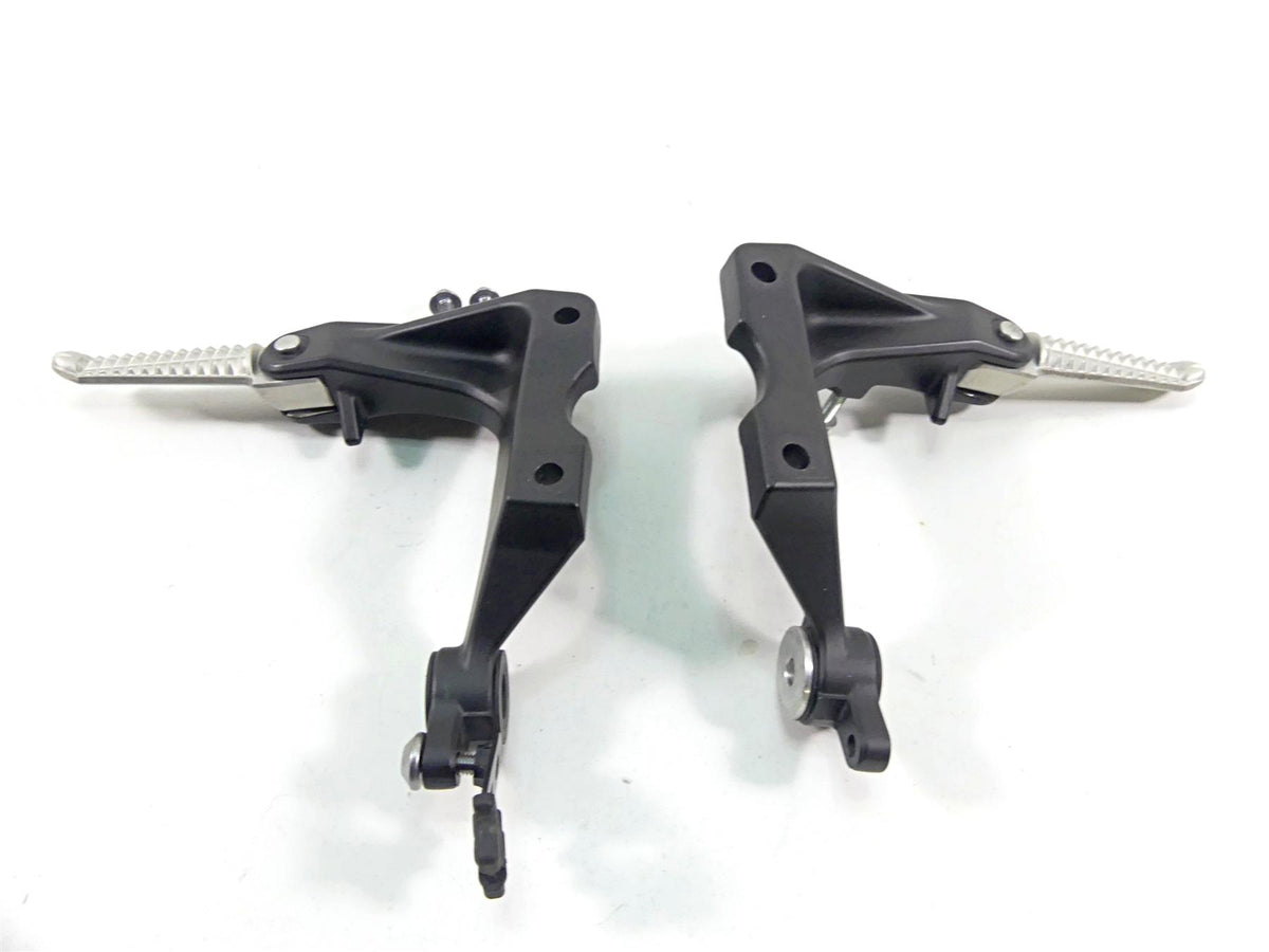 2012 Yamaha VMX17 VMAX 1700 Rear Passenger Footpeg Set 2S3-27430-00 2S3-27440-00 {{ shop.shopifyCountryName }} - Mototech271
