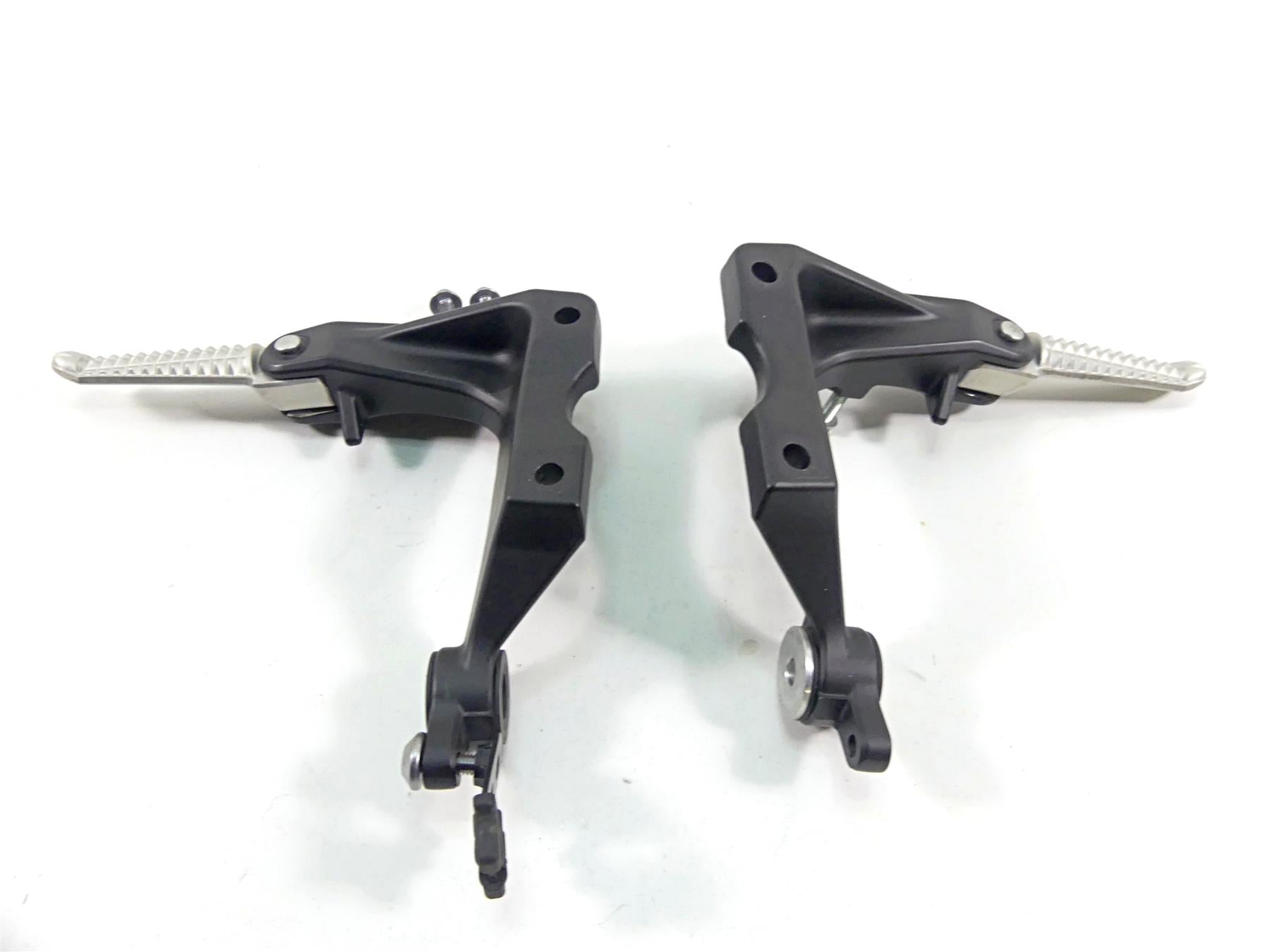 2012 Yamaha VMX17 VMAX 1700 Rear Passenger Footpeg Set 2S3-27430-00 2S3-27440-00 {{ shop.shopifyCountryName }} - Mototech271