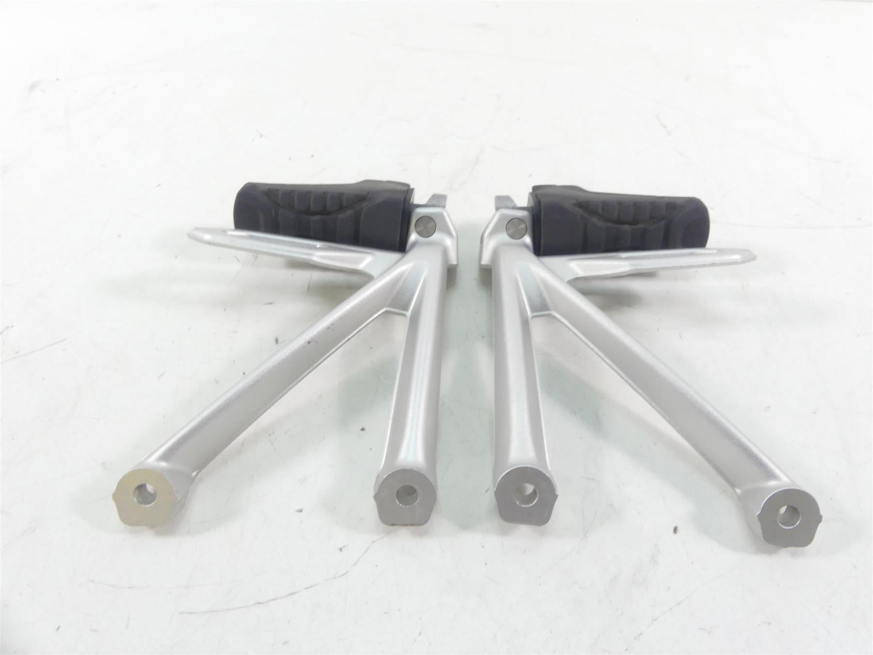 2017 BMW R1200GS GSW K50 Rear Passenger Footpeg Set 46718526741 46718526742 {{ shop.shopifyCountryName }} - Mototech271