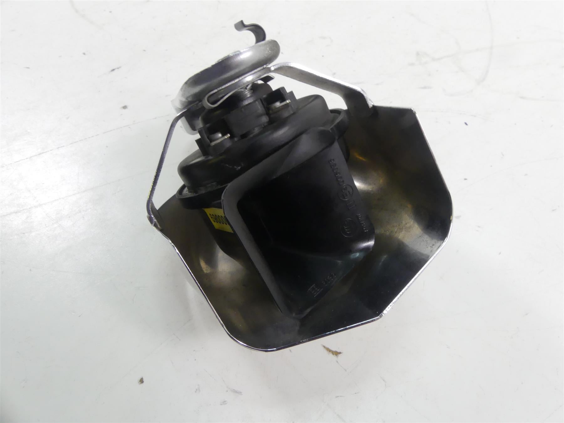 2014 Harley Touring FLHX Street Glide Horn & Chrome Cover 61300478 {{ shop.shopifyCountryName }} - Mototech271
