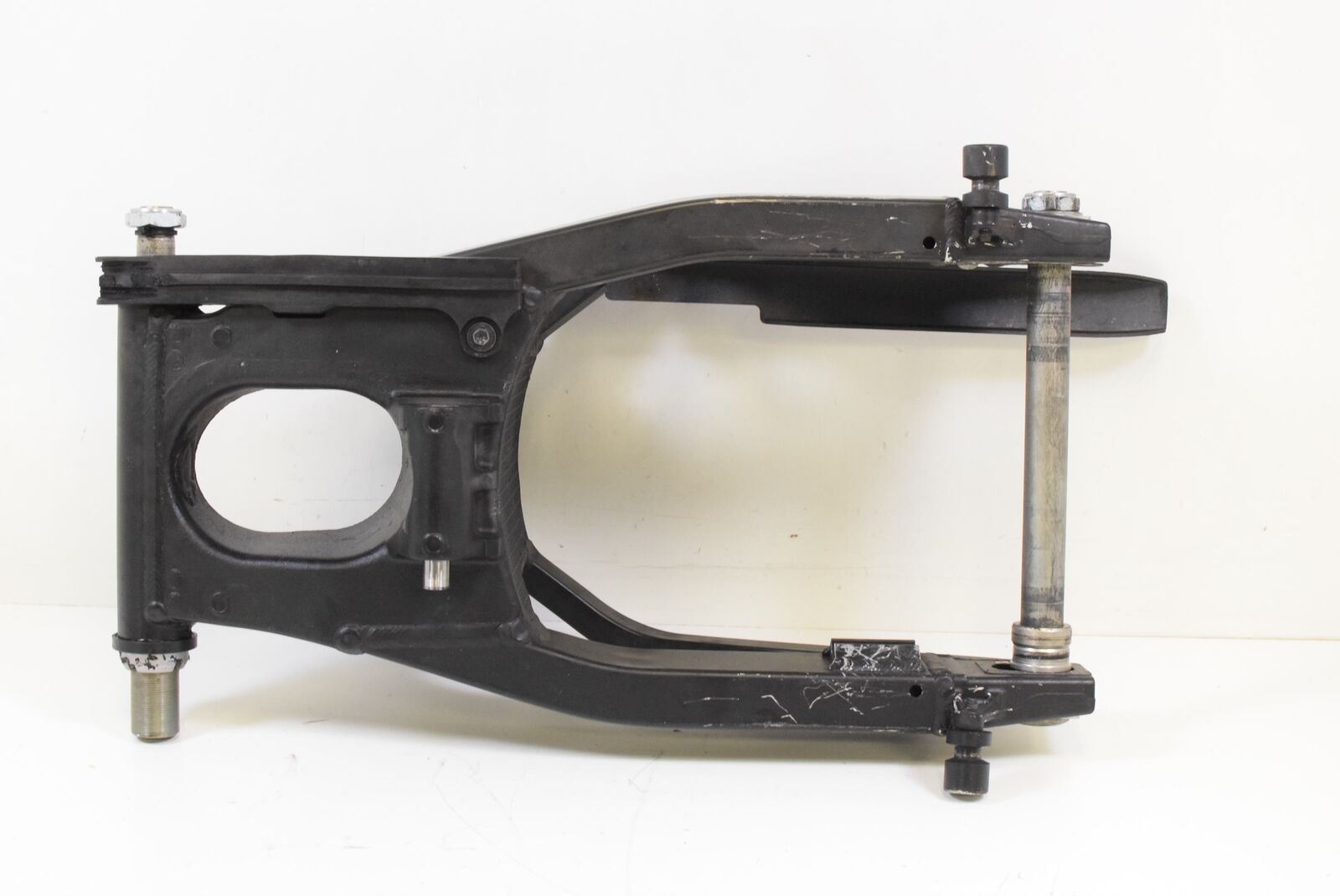 09 Suzuki GSX1300 R Hayabusa Rear STRAIGHT Suspension Swingarm 61000-24F40 {{ shop.shopifyCountryName }} - Mototech271