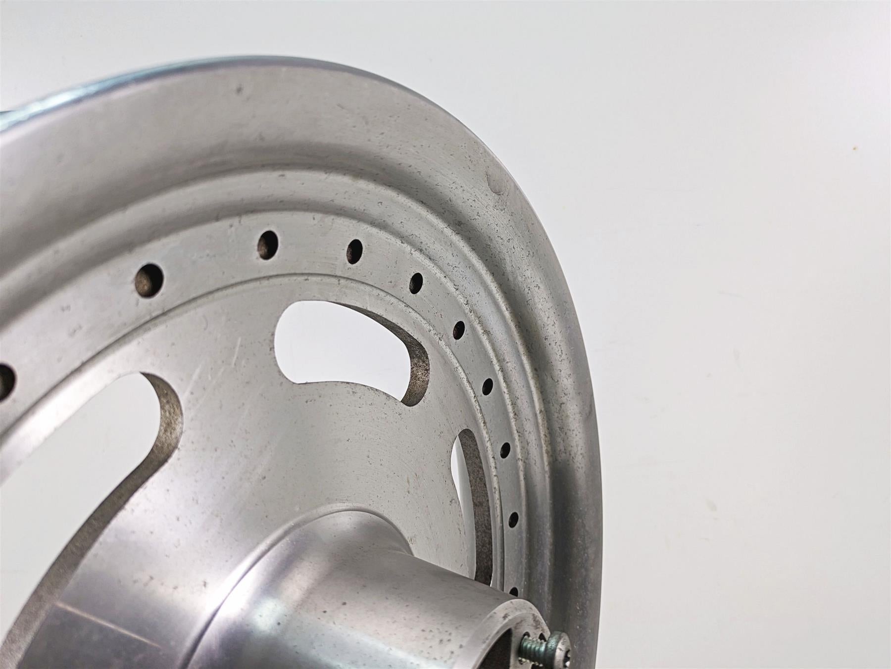 2009 Harley FXDF Dyna Fat Bob Straight 16x3 Slotted Front Wheel Rim 43300172 {{ shop.shopifyCountryName }} - Mototech271
