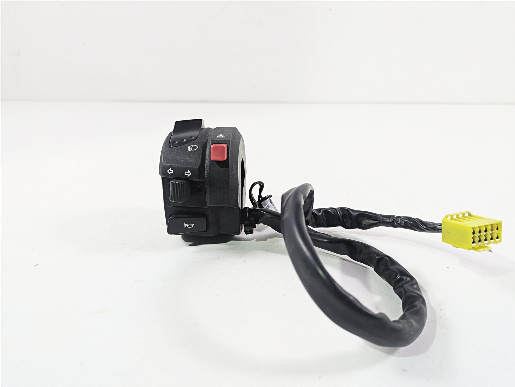 2006 Suzuki GSXR1000 K6 Left Hand Light Control Switch 37400-29G10 37400-29G12 {{ shop.shopifyCountryName }} - Mototech271