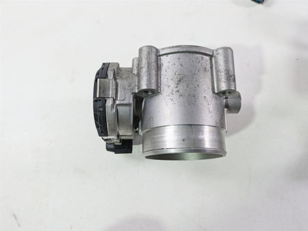 2017 Indian Chieftain Limited Throttle Body & Intake Manifold 5138214 1204685 {{ shop.shopifyCountryName }} - Mototech271