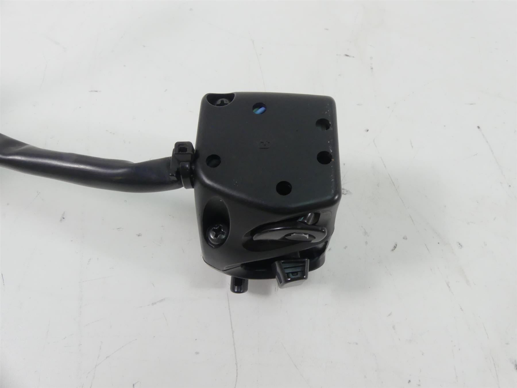 2013 Yamaha VMX17 V-Max 1700 Left Blinker Lights Control Switch 2S3-83972-00-00 {{ shop.shopifyCountryName }} - Mototech271