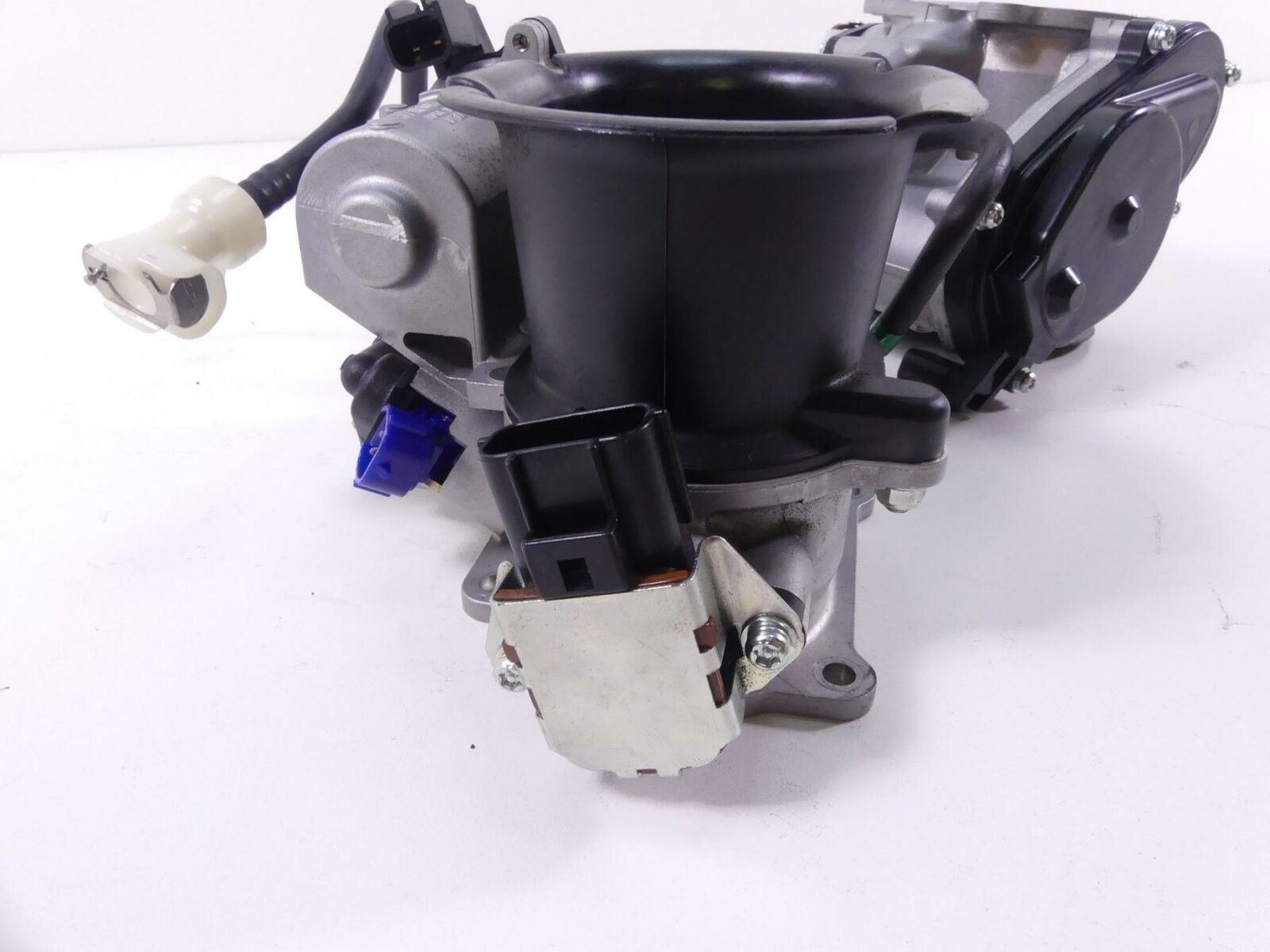 2014 Ducati 899 Panigale Throttle Body Set With Air Box Cover 28240921A {{ shop.shopifyCountryName }} - Mototech271