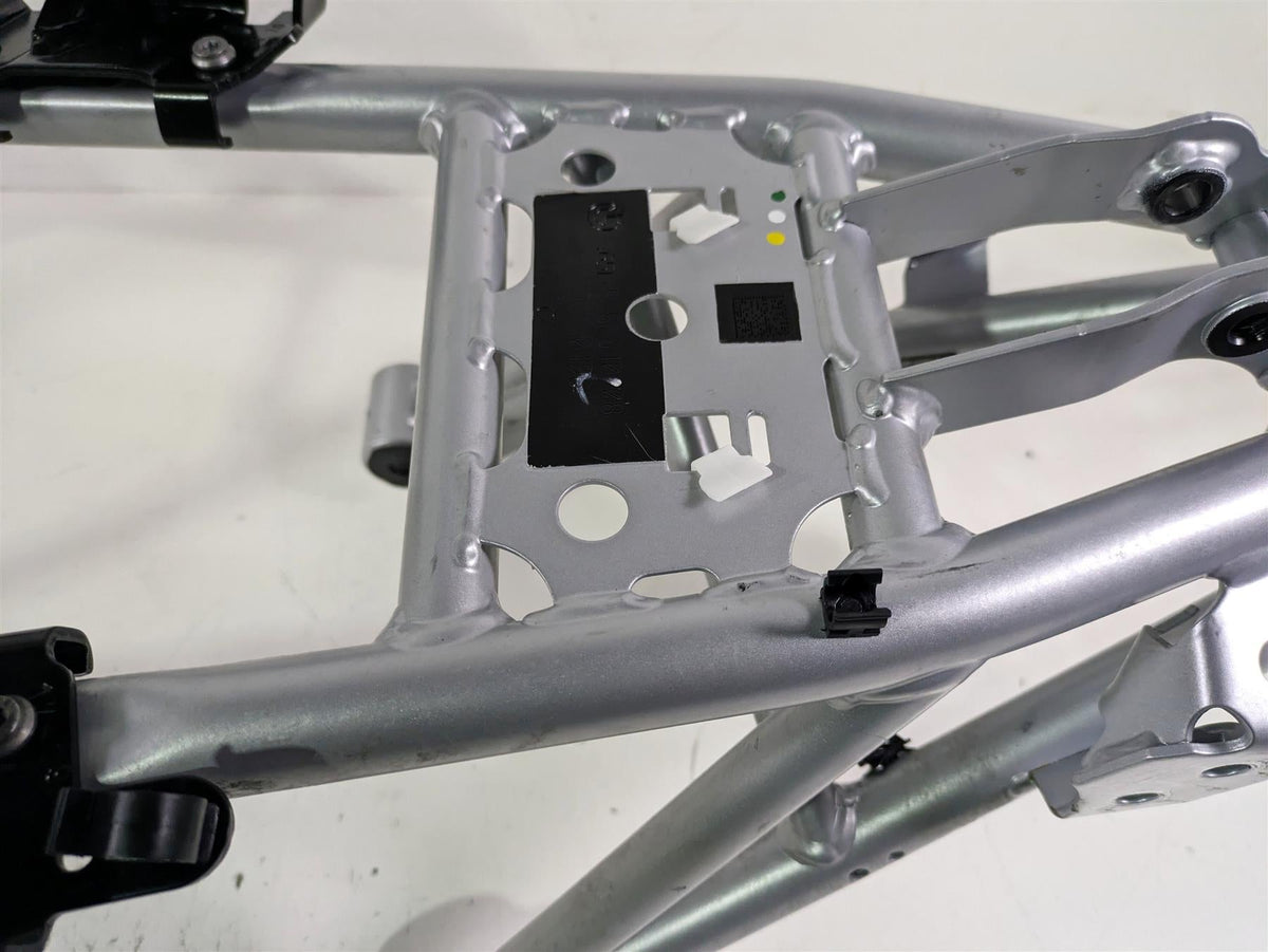 2022 BMW R1250 RT K052 Straight Main Frame Chassis With Oklahoma Clear Title 46519444975 46518387840 {{ shop.shopifyCountryName }} - Mototech271