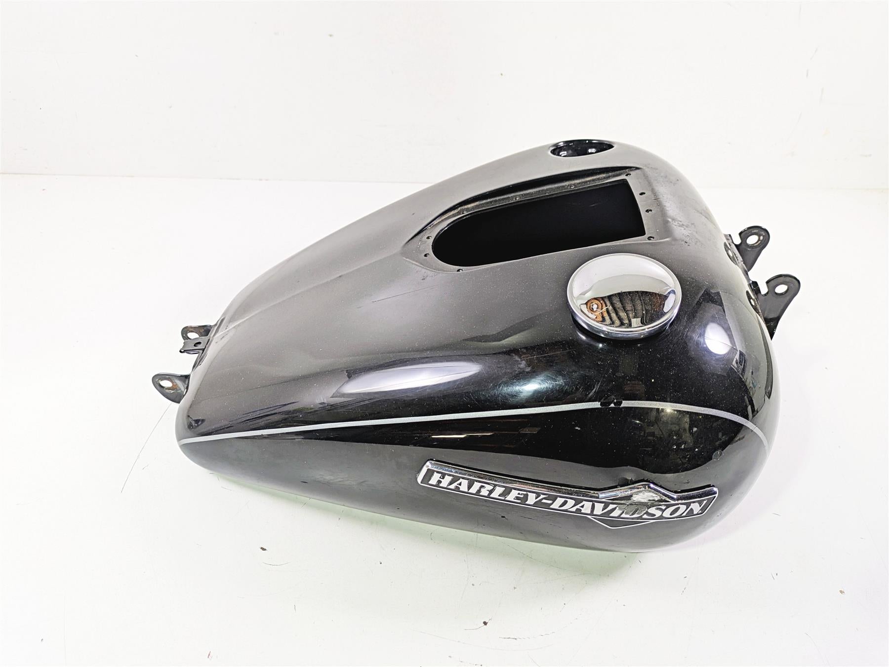 2011 Harley FXDC Dyna Super Glide Fuel Gas Petrol Tank READ 61000705 {{ shop.shopifyCountryName }} - Mototech271