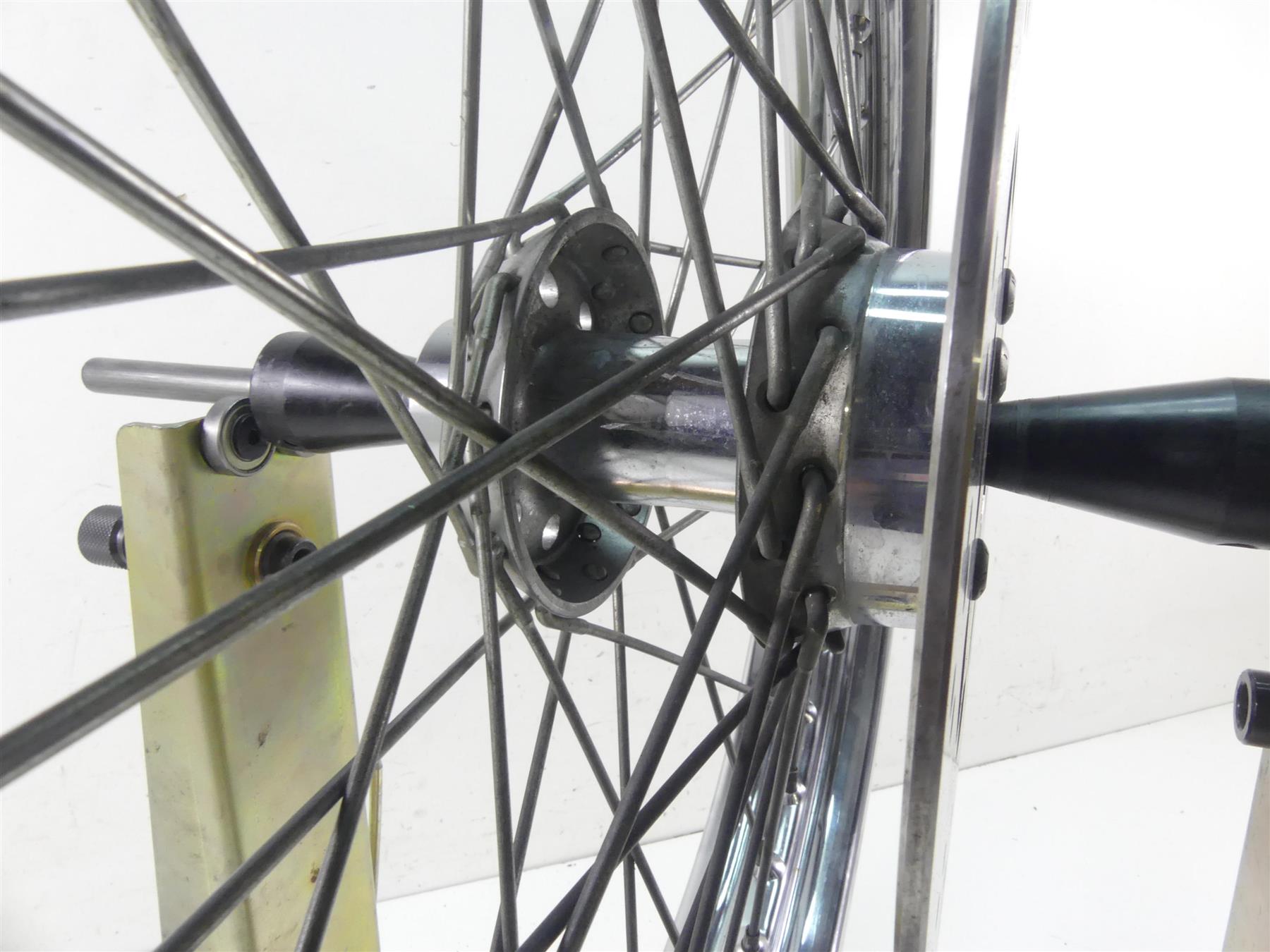 1999 Harley FXSTS Softail Springer 21x2.15 Front Wheel Spoke Rim - Read 43676-88C {{ shop.shopifyCountryName }} - Mototech271