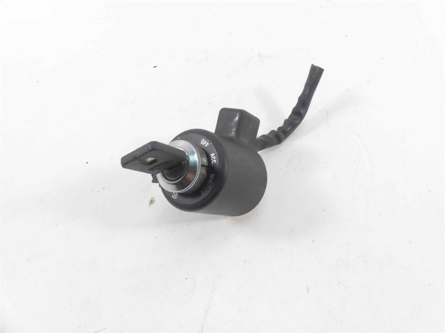 2003 Harley Sportster XL1200 C 100th Anniv Ignition Switch Key Set 71441-94 {{ shop.shopifyCountryName }} - Mototech271