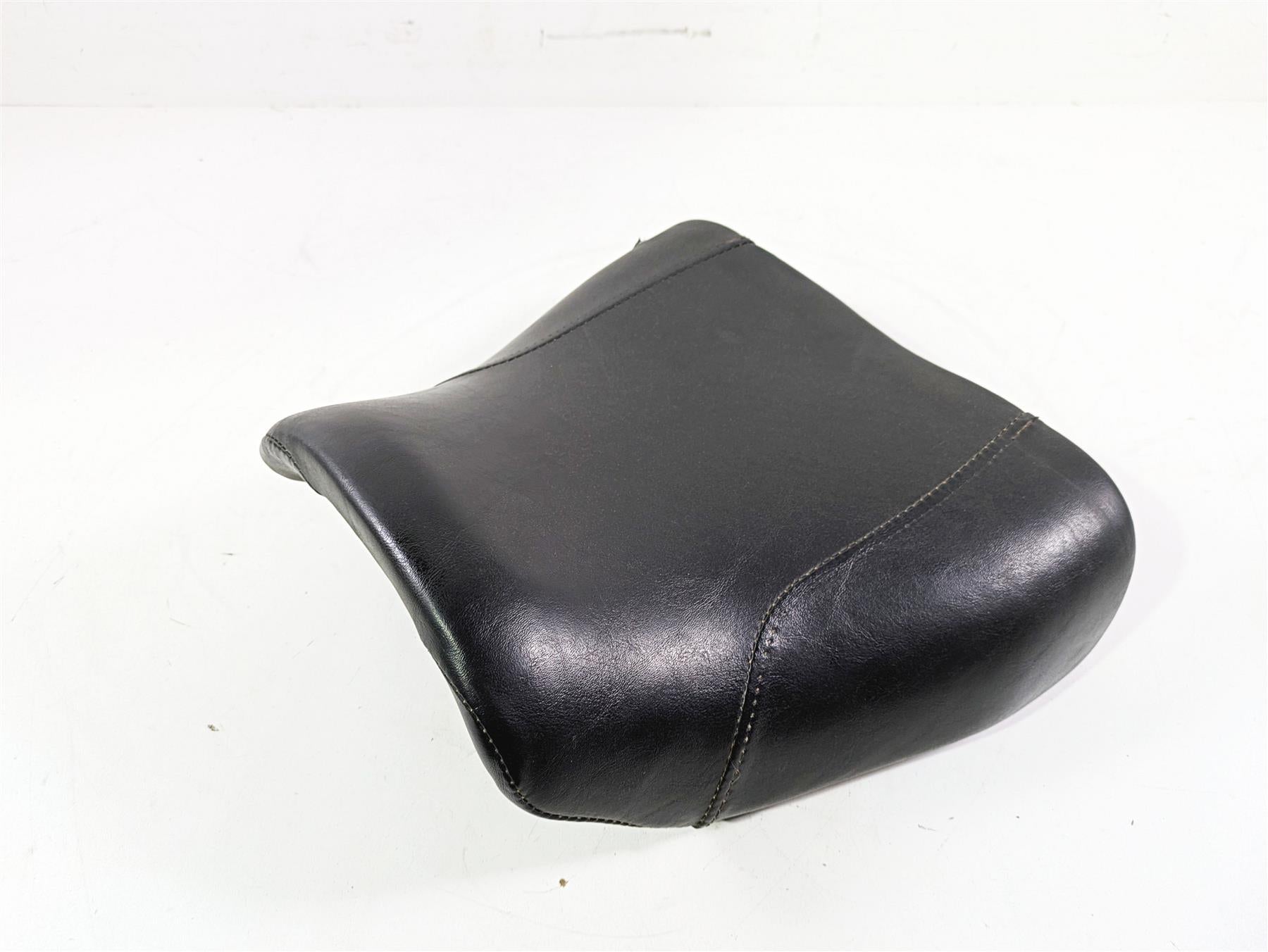 2013 Harley VRSCF Muscle Rod Front Driver Rider Seat Saddle - Read 52433-09 {{ shop.shopifyCountryName }} - Mototech271