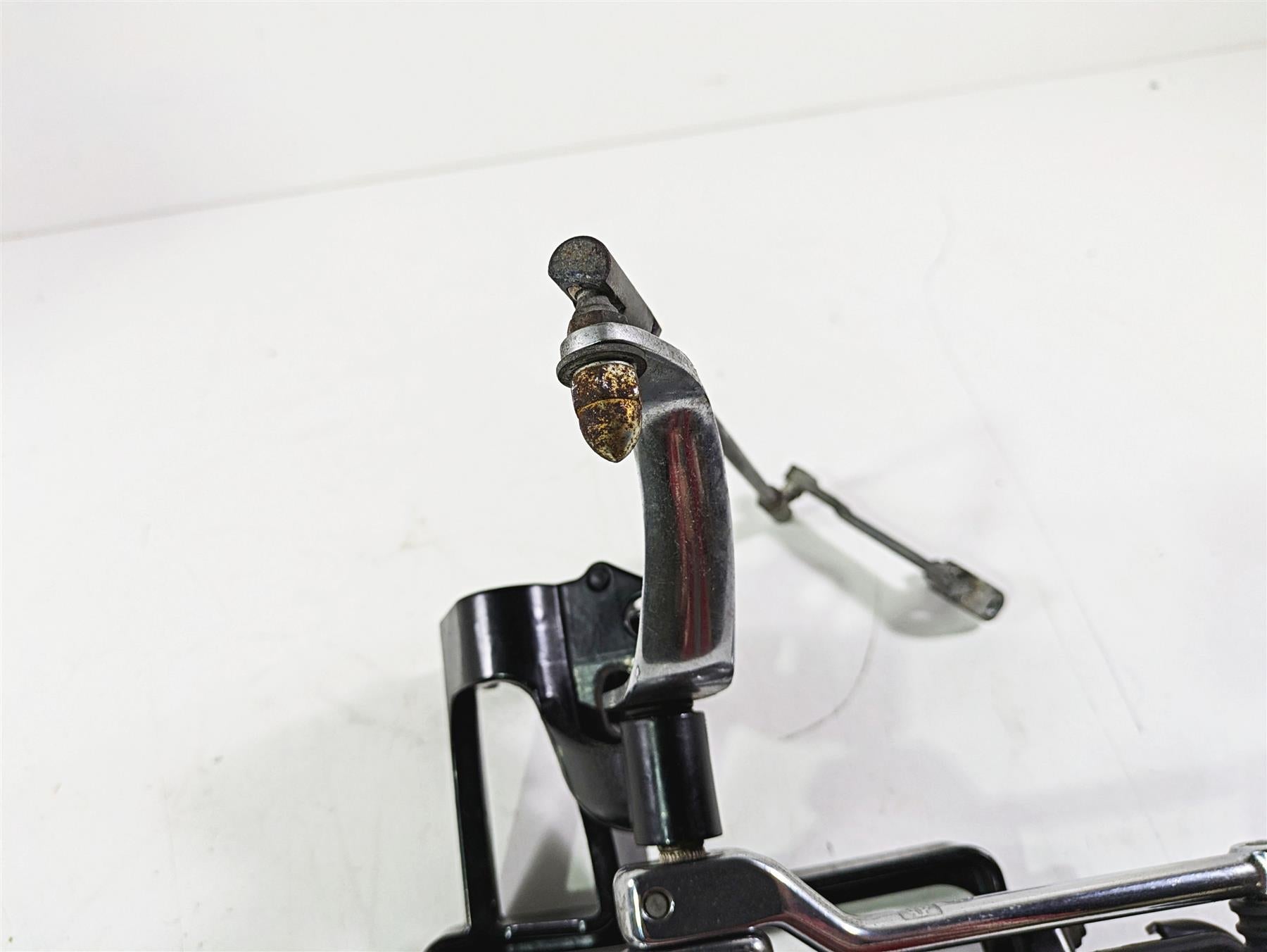 2008 Harley FLSTSB Cross Bones Left Floorboard & Shifter Set 33630-07A 33895-82E {{ shop.shopifyCountryName }} - Mototech271