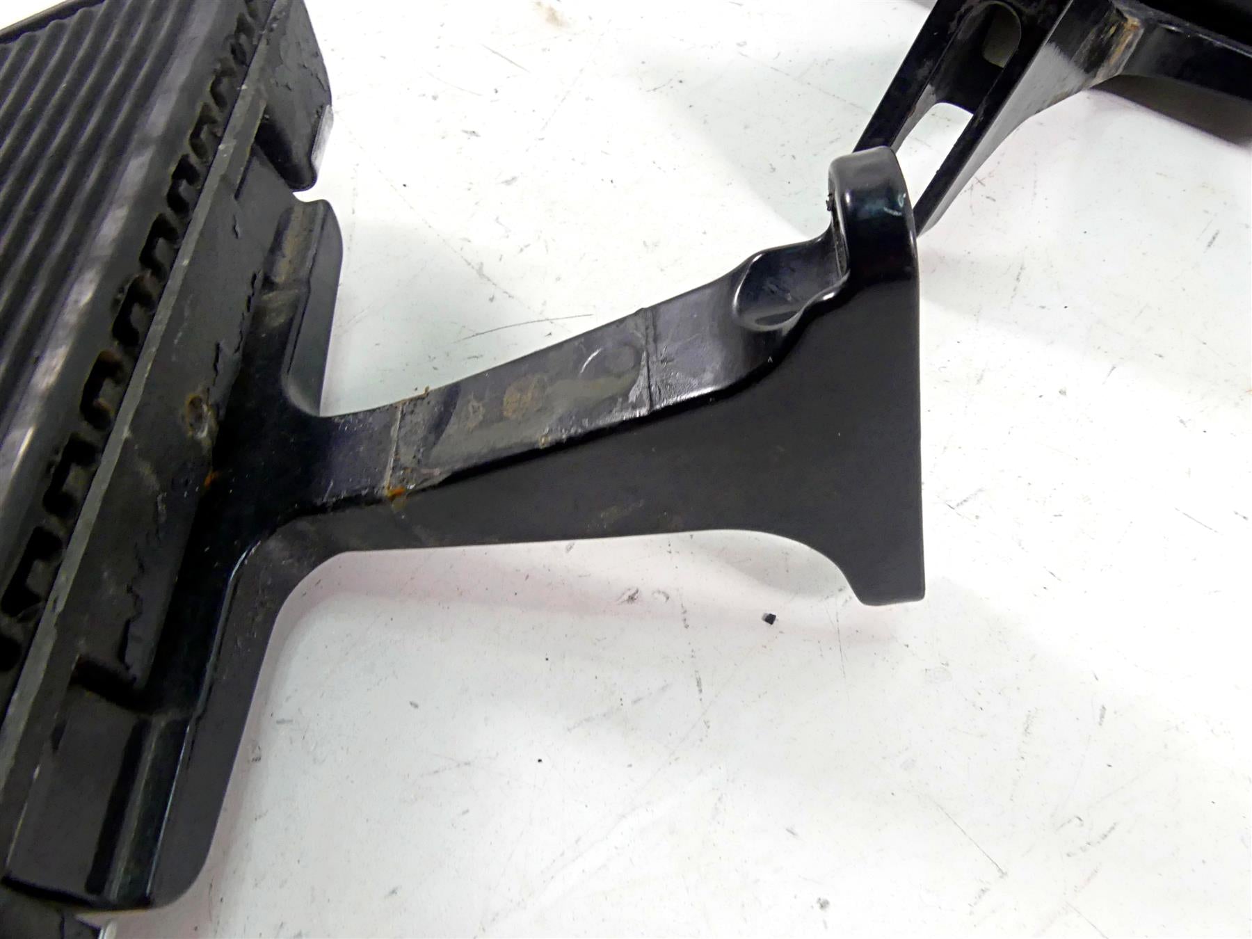 2011 Harley Touring FLTRX Road Glide Rear Passenger Floorboard Foot Rest Set {{ shop.shopifyCountryName }} - Mototech271