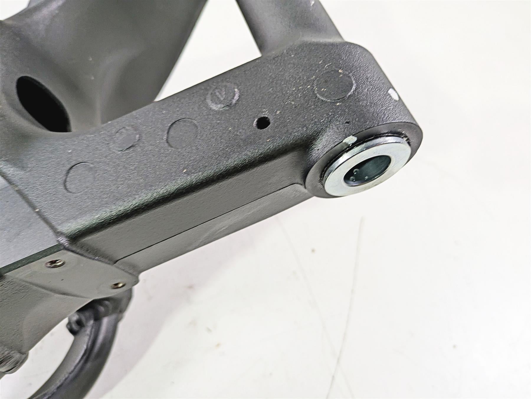 2024 Kawasaki ZX6R ZX636 Ninja Rear Swingarm Swing Arm - DENT
