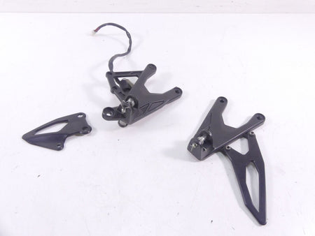 2015 Yamaha YZF-R1M Front Left Right Footpeg Foot Peg Mount Set 2CR-27443-00-00 {{ shop.shopifyCountryName }} - Mototech271