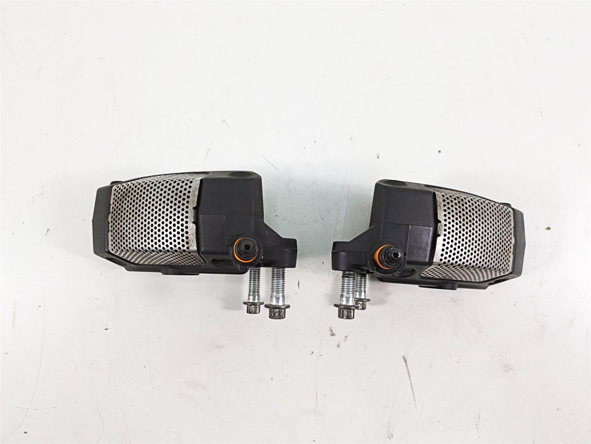 2011 Harley Touring FLTRU Road Glide Front Brake Caliper Set 43027-08 44023-08 {{ shop.shopifyCountryName }} - Mototech271