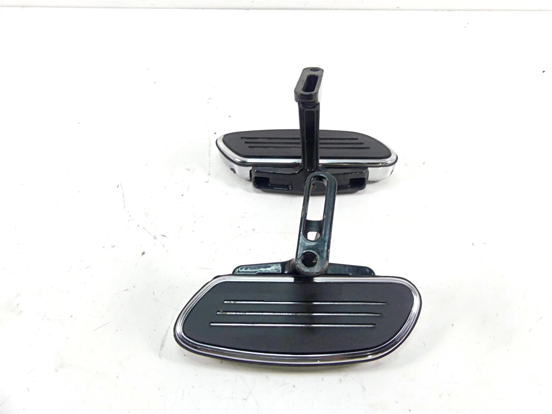 2006 Harley Touring FLHTCU SE E-Glide Rear Floorboard Floor Board Set 47373-04 {{ shop.shopifyCountryName }} - Mototech271