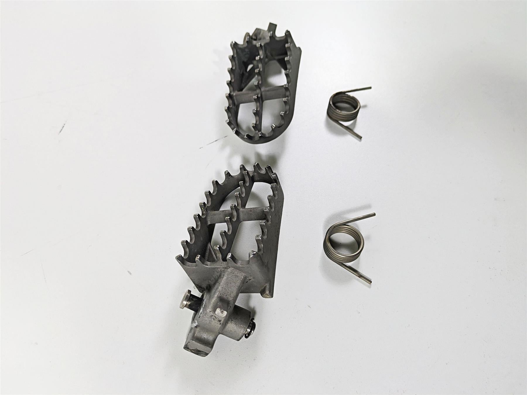 2006 BMW R1200GS K255 Adv Front Footpeg Rest Set 46717694557 {{ shop.shopifyCountryName }} - Mototech271