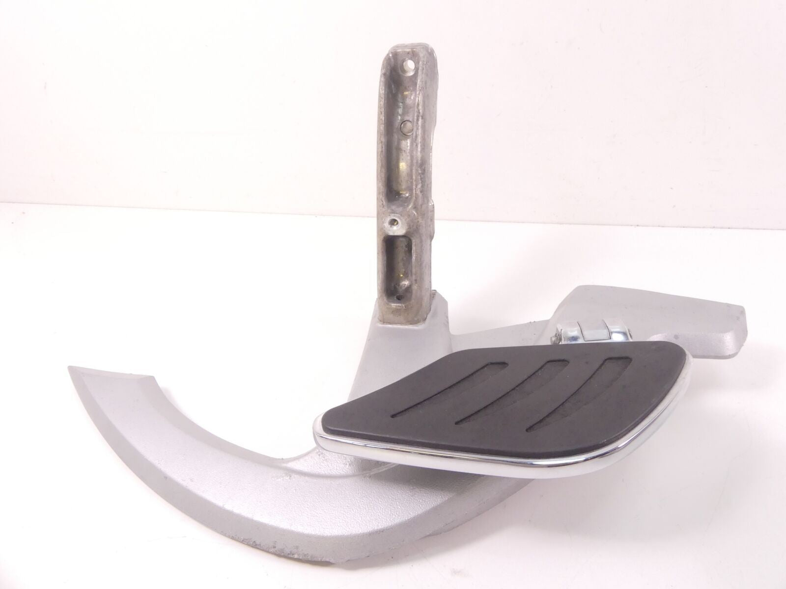 2009 Victory Vision Tour Right Rear Passenger Floor Foot Board & Mount 5135906 {{ shop.shopifyCountryName }} - Mototech271