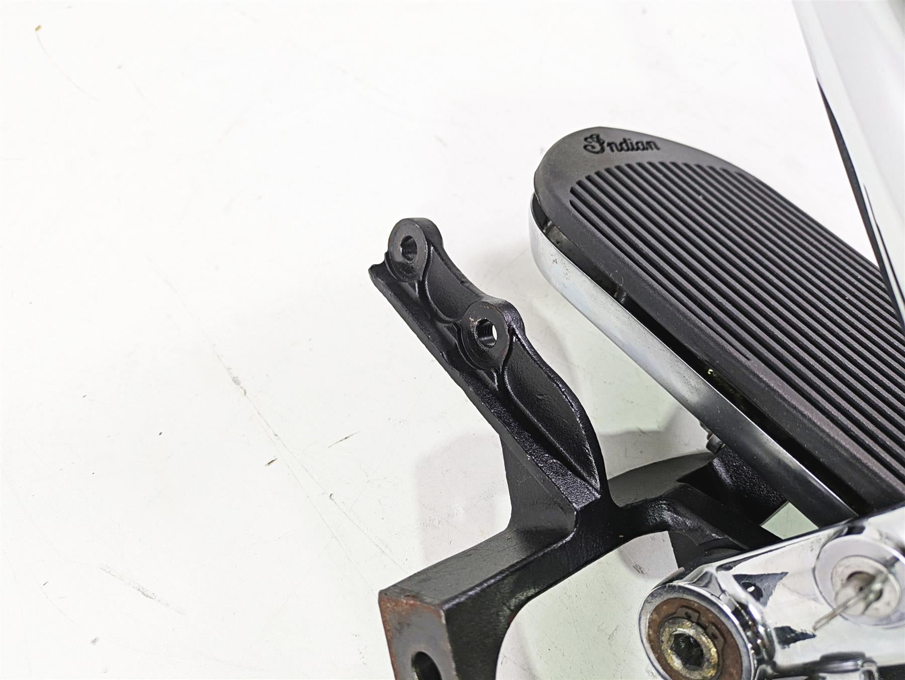 2018 Indian Chieftain Limited Chrome Right Floor Board & Brake Pedal 5141001 {{ shop.shopifyCountryName }} - Mototech271