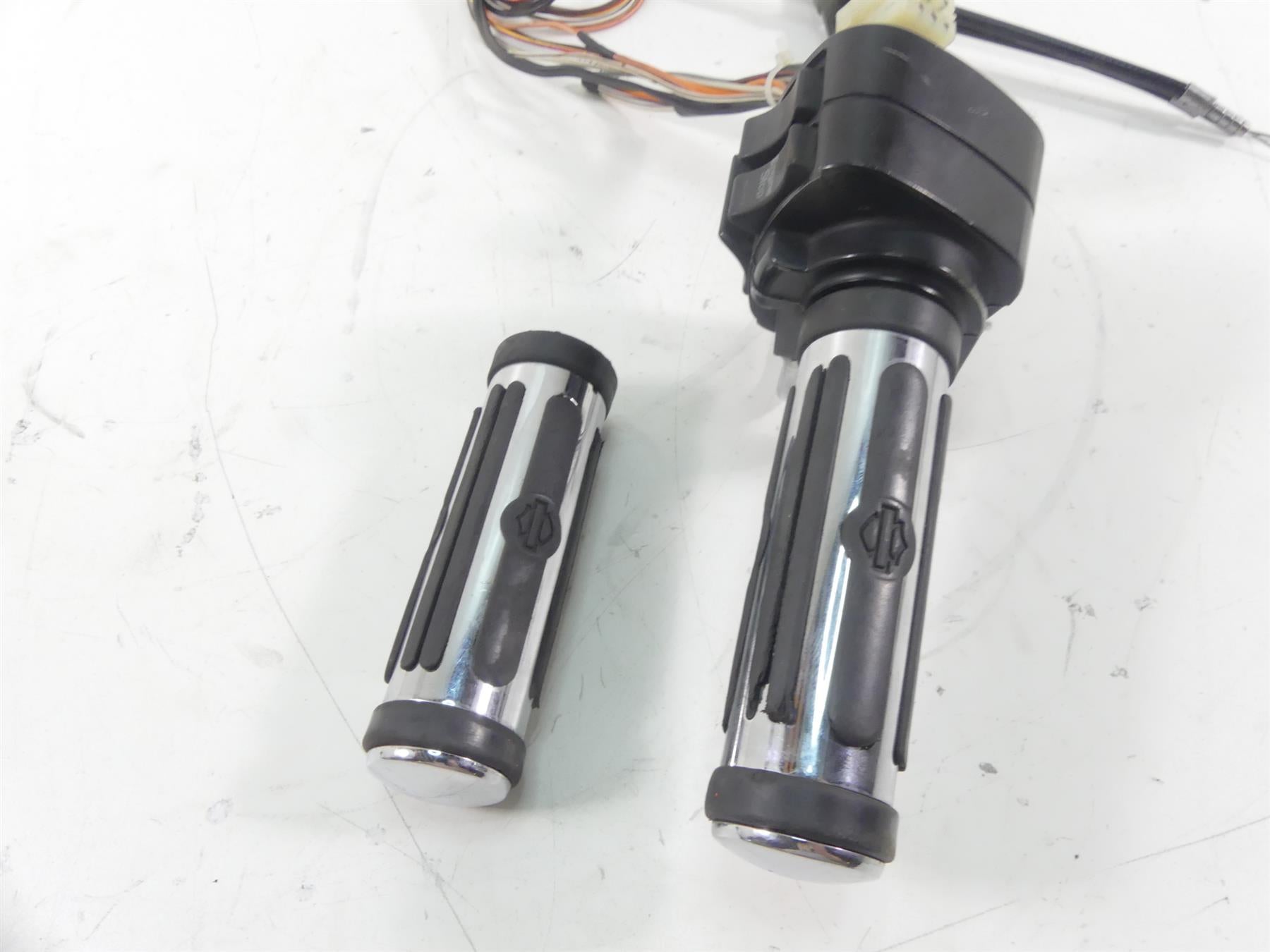 1995 Harley Dyna FXDL Low Rider Right Hand Start Control Switch 70219-87 {{ shop.shopifyCountryName }} - Mototech271